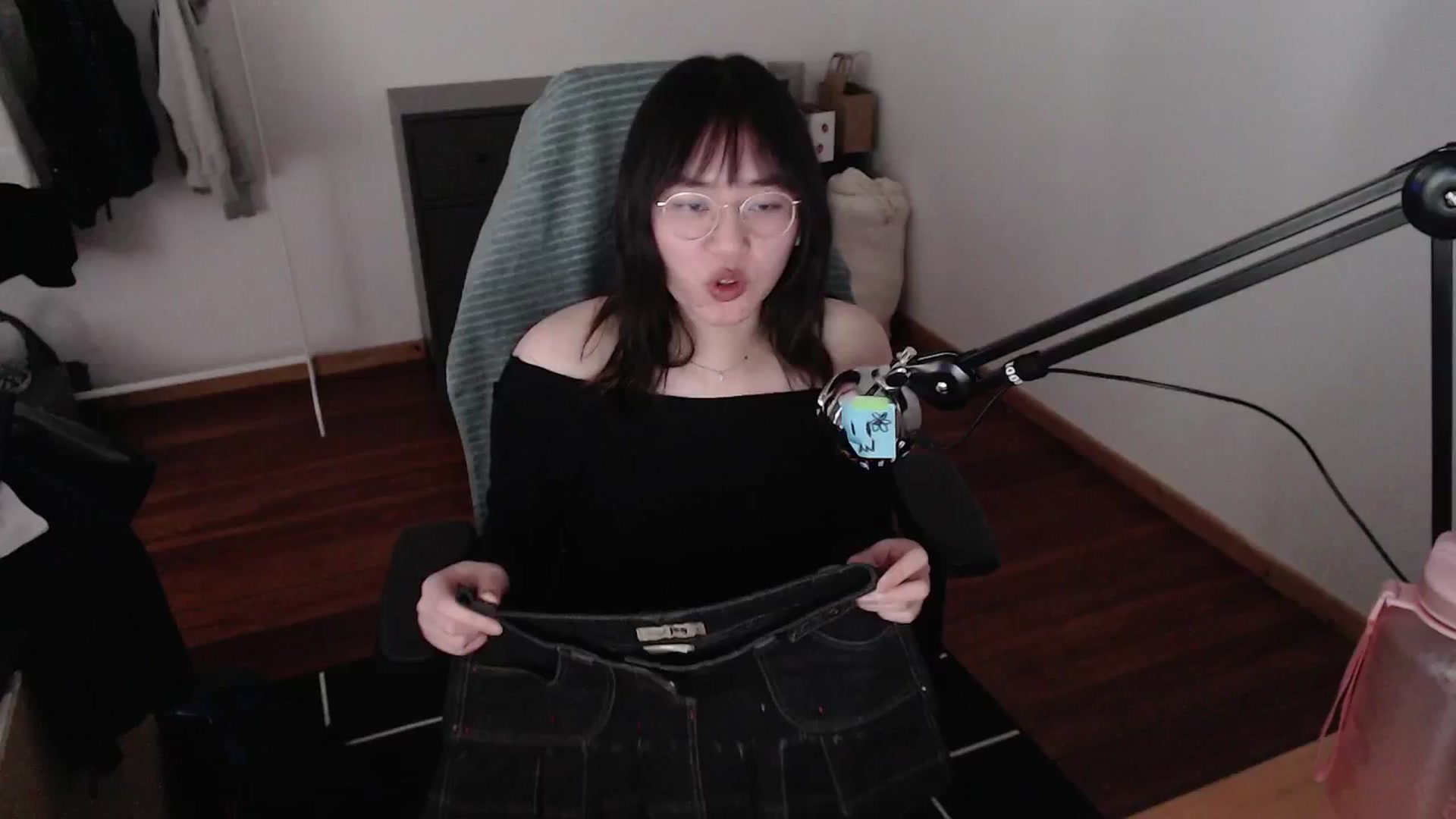 Gallery image thumbnail from n435899's myfreecams stream on, 04/25/2024, 15:38 image 16 of 20
