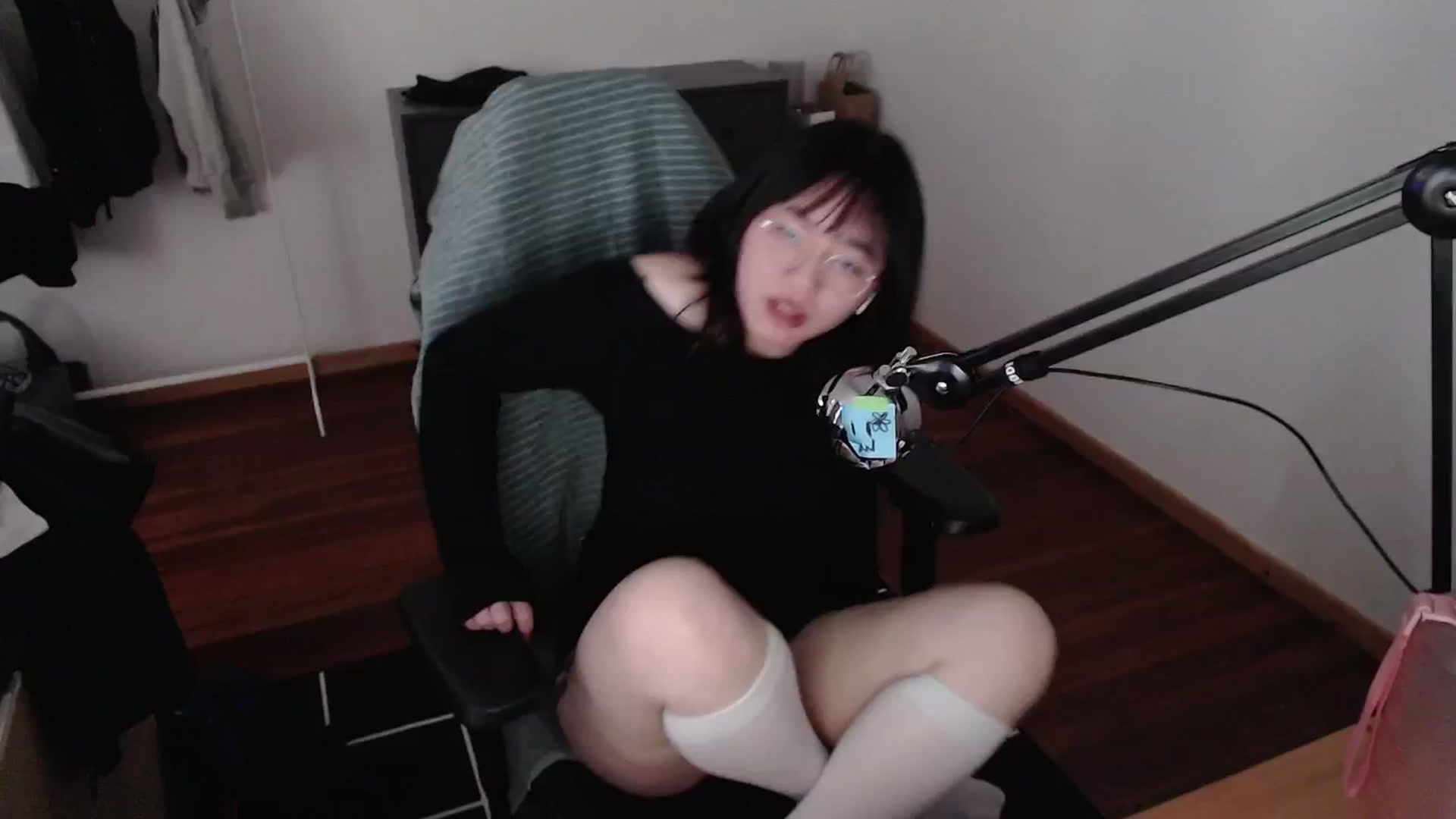 Gallery image thumbnail from n435899's myfreecams stream on, 04/25/2024, 15:38 image 11 of 20