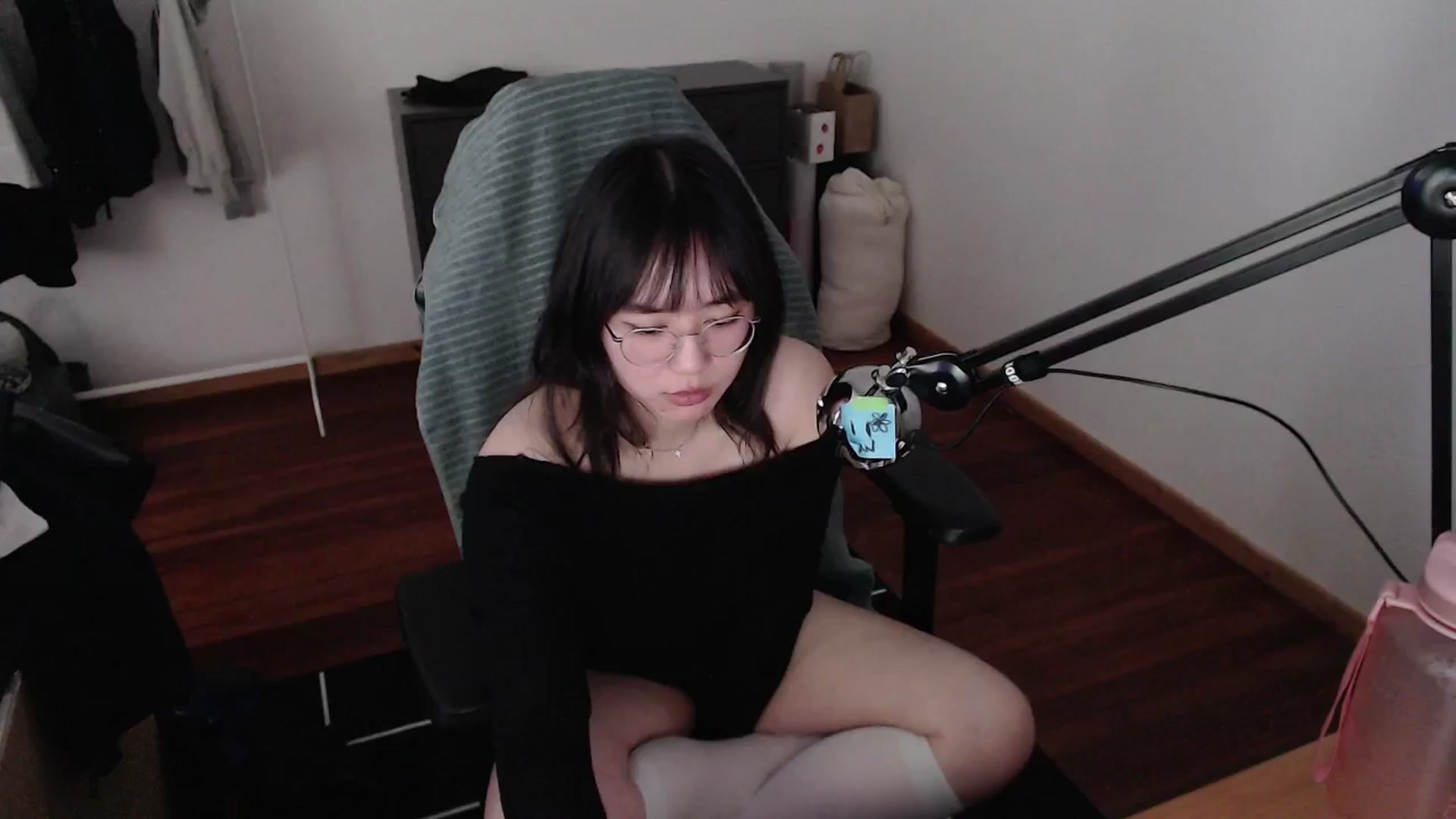 Gallery image thumbnail from n435899's myfreecams stream on, 04/25/2024, 15:38 image 14 of 20