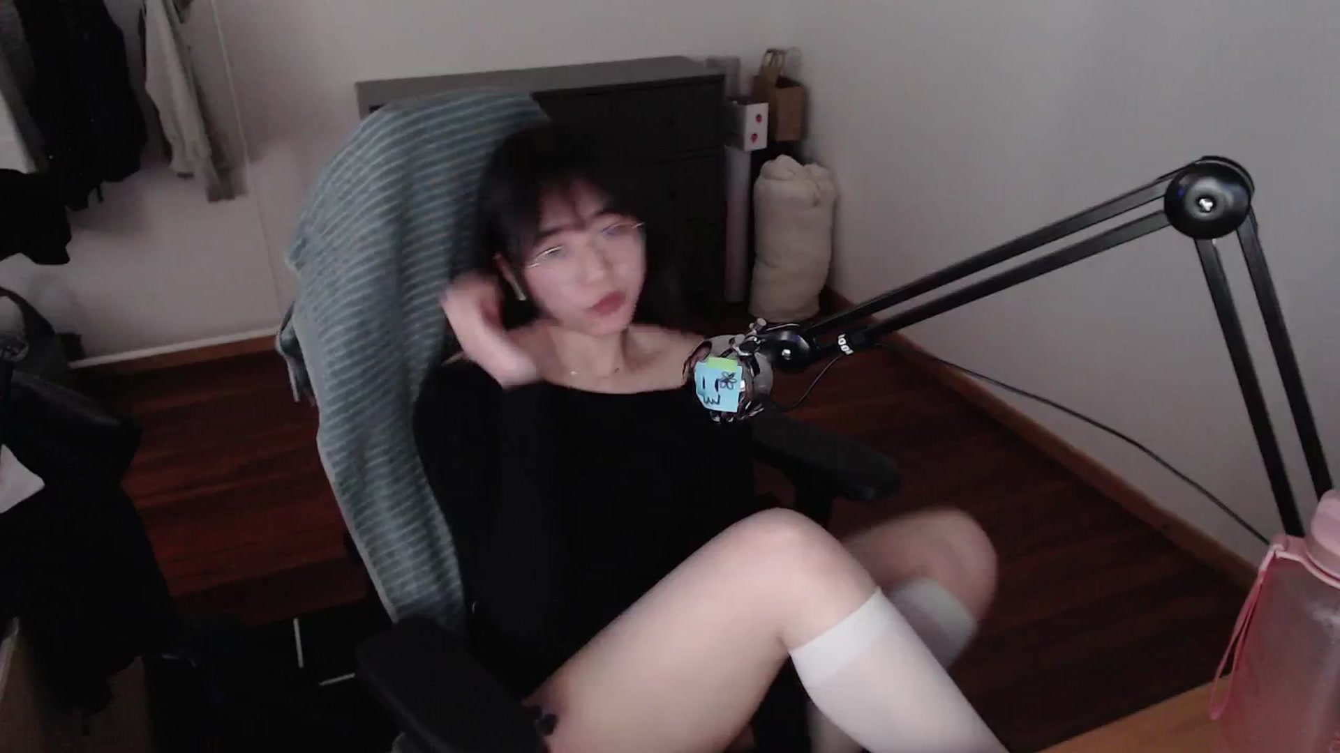 Gallery image thumbnail from n435899's myfreecams stream on, 04/25/2024, 16:41 image 3 of 20