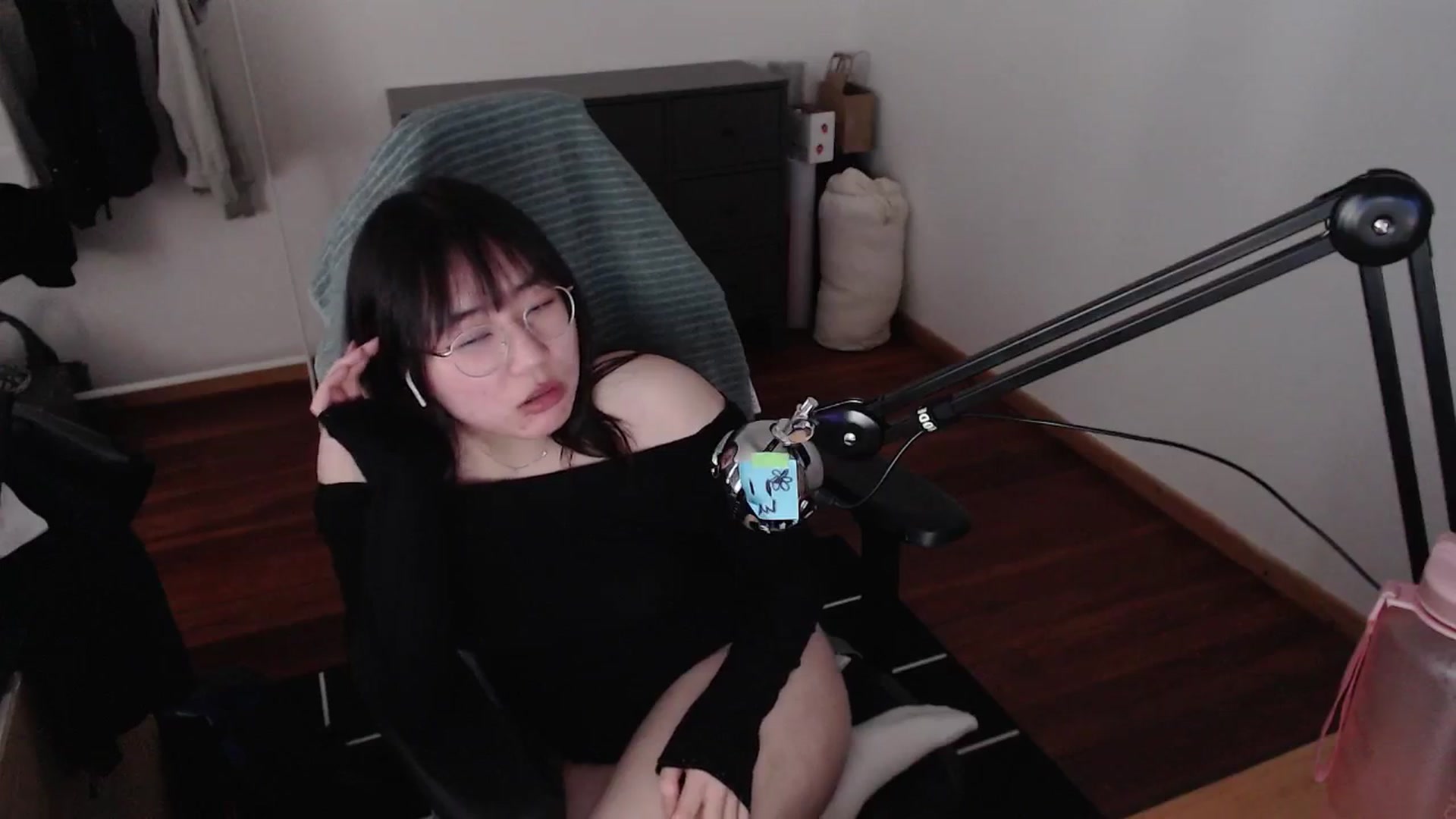 Gallery image thumbnail from n435899's myfreecams stream on, 04/25/2024, 16:41 image 11 of 20