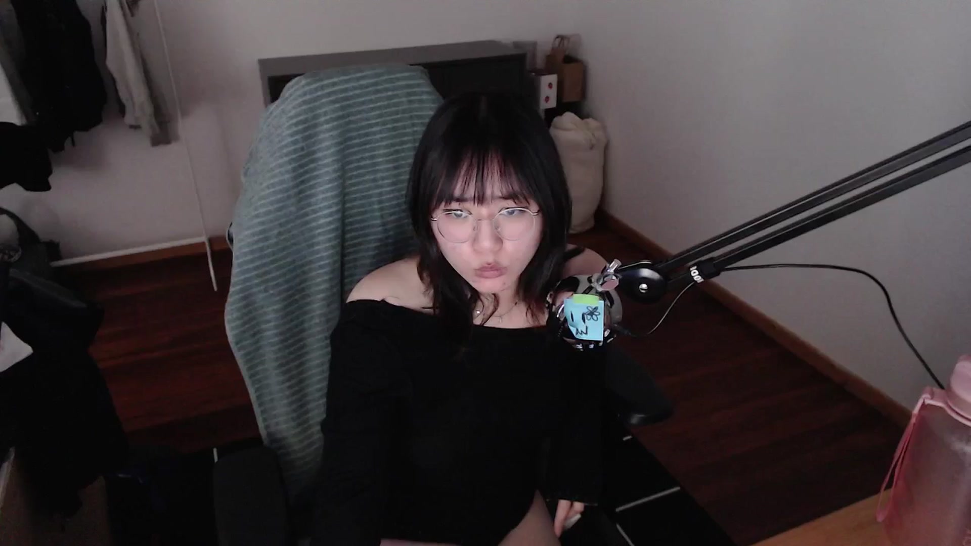 Gallery image thumbnail from n435899's myfreecams stream on, 04/25/2024, 16:41 image 1 of 20