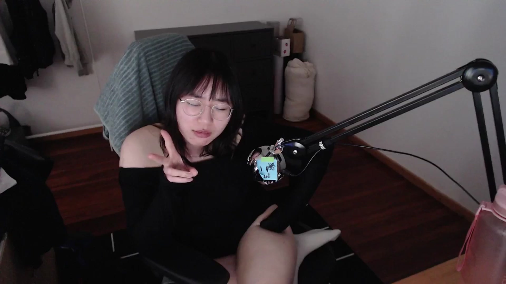 Gallery image thumbnail from n435899's myfreecams stream on, 04/25/2024, 16:41 image 17 of 20