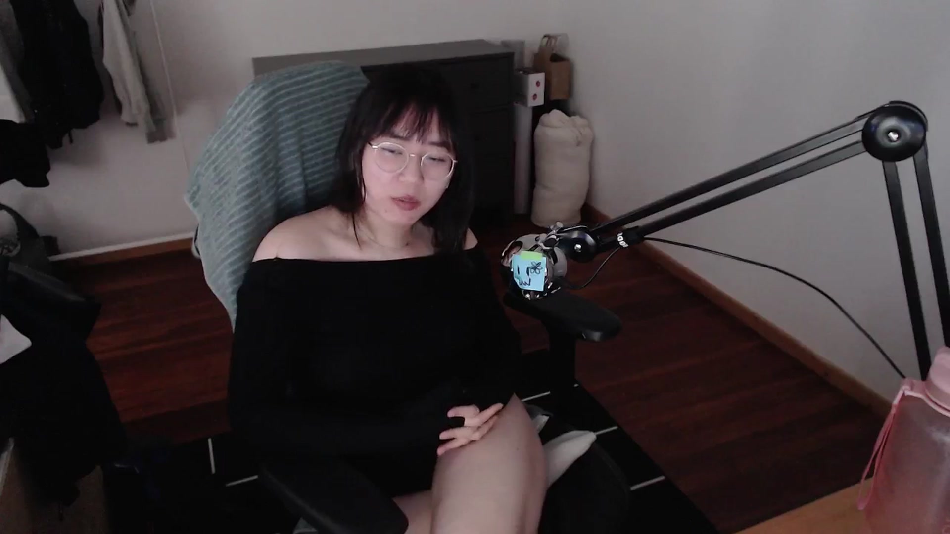 Gallery image thumbnail from n435899's myfreecams stream on, 04/25/2024, 16:41 image 10 of 20