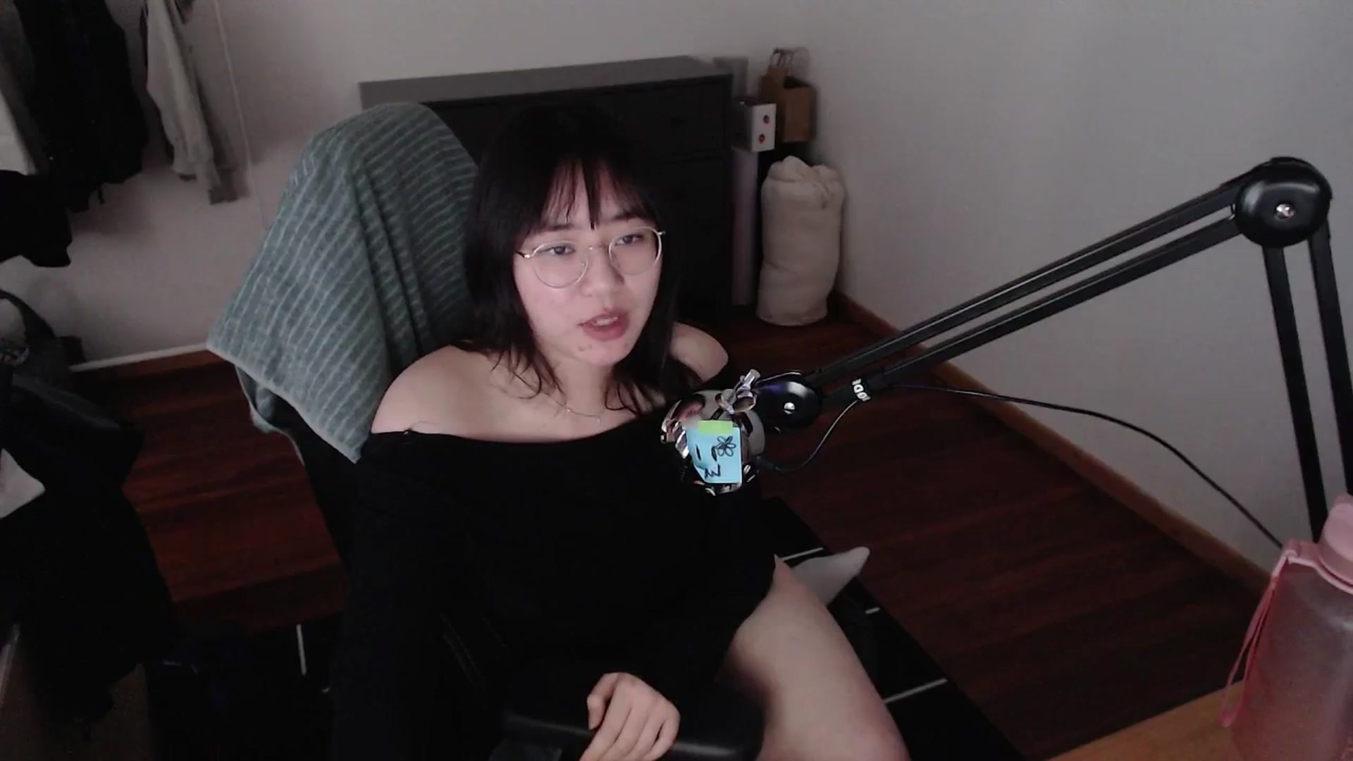 Gallery image thumbnail from n435899's myfreecams stream on, 04/25/2024, 16:41 image 18 of 20