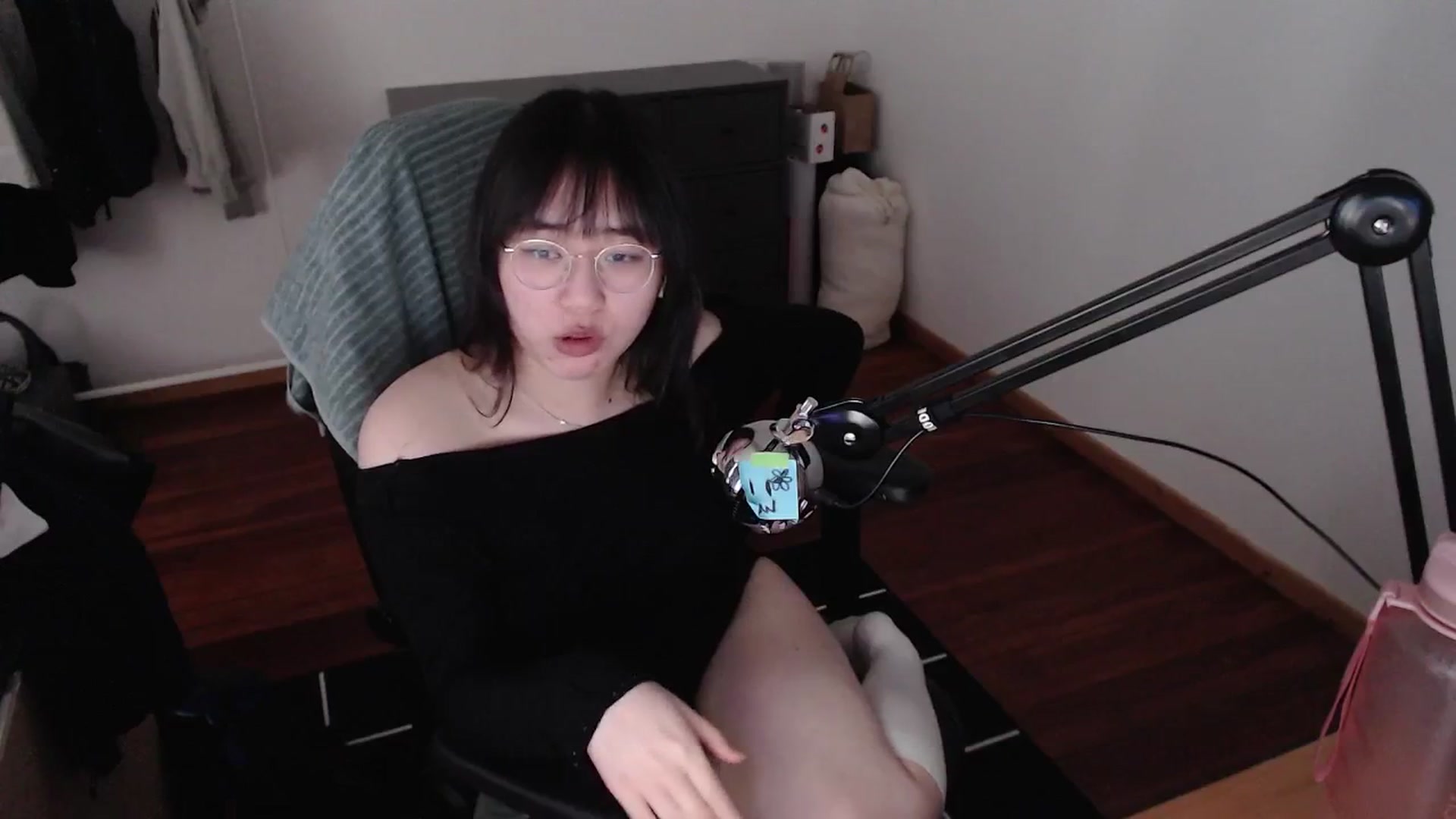 Gallery image thumbnail from n435899's myfreecams stream on, 04/25/2024, 16:41 image 14 of 20