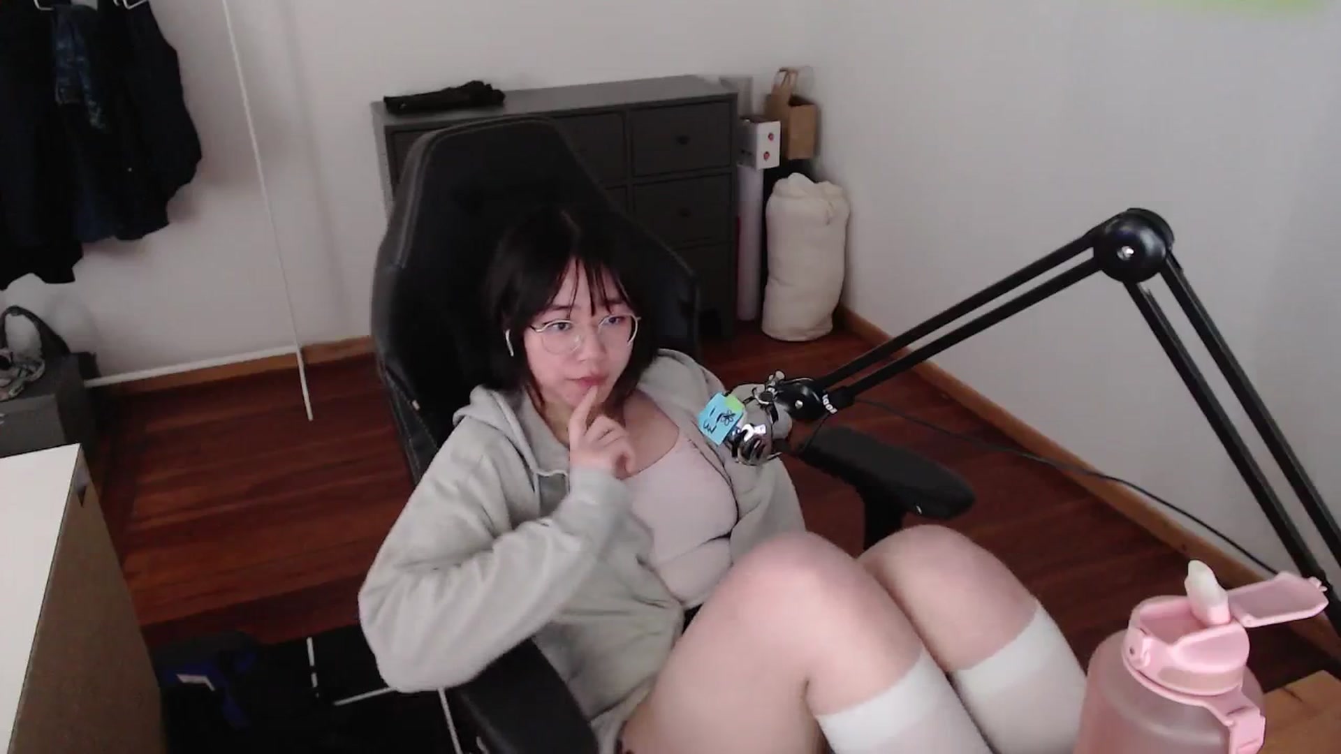 Gallery image thumbnail from n435899's myfreecams stream on, 04/26/2024, 10:46 image 8 of 20