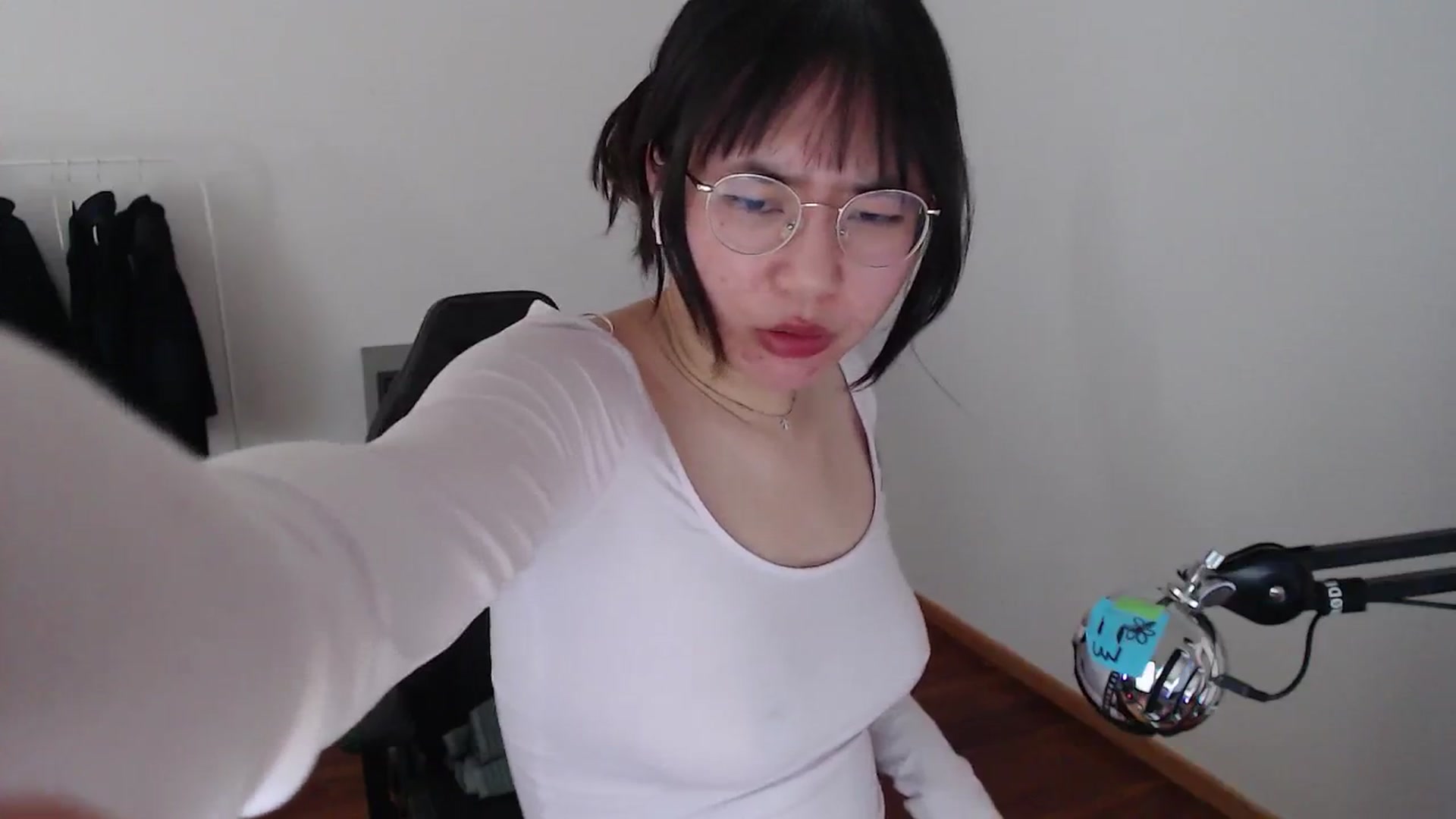 Gallery image thumbnail from n435899's myfreecams stream on, 04/27/2024, 14:26 image 8 of 20