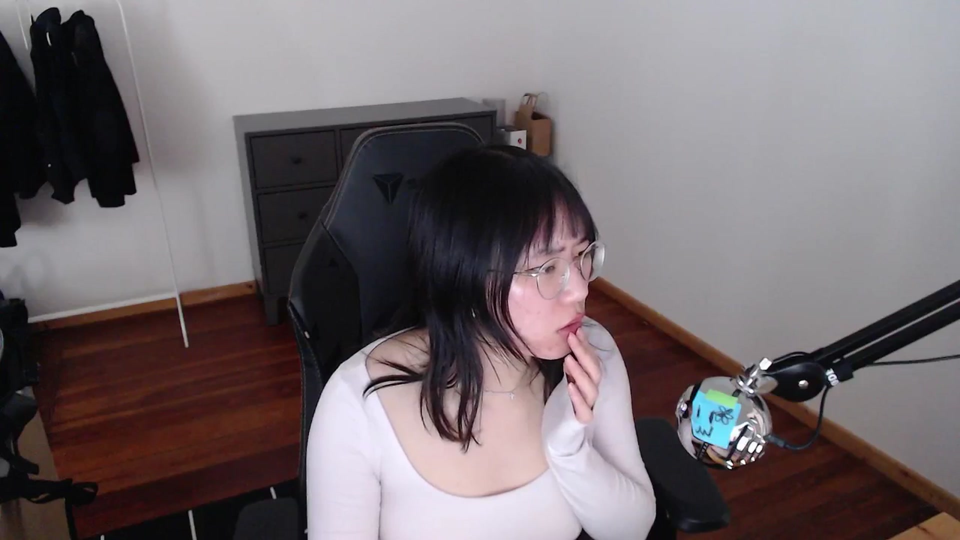 Gallery image thumbnail from n435899's myfreecams stream on, 04/27/2024, 14:26 image 18 of 20