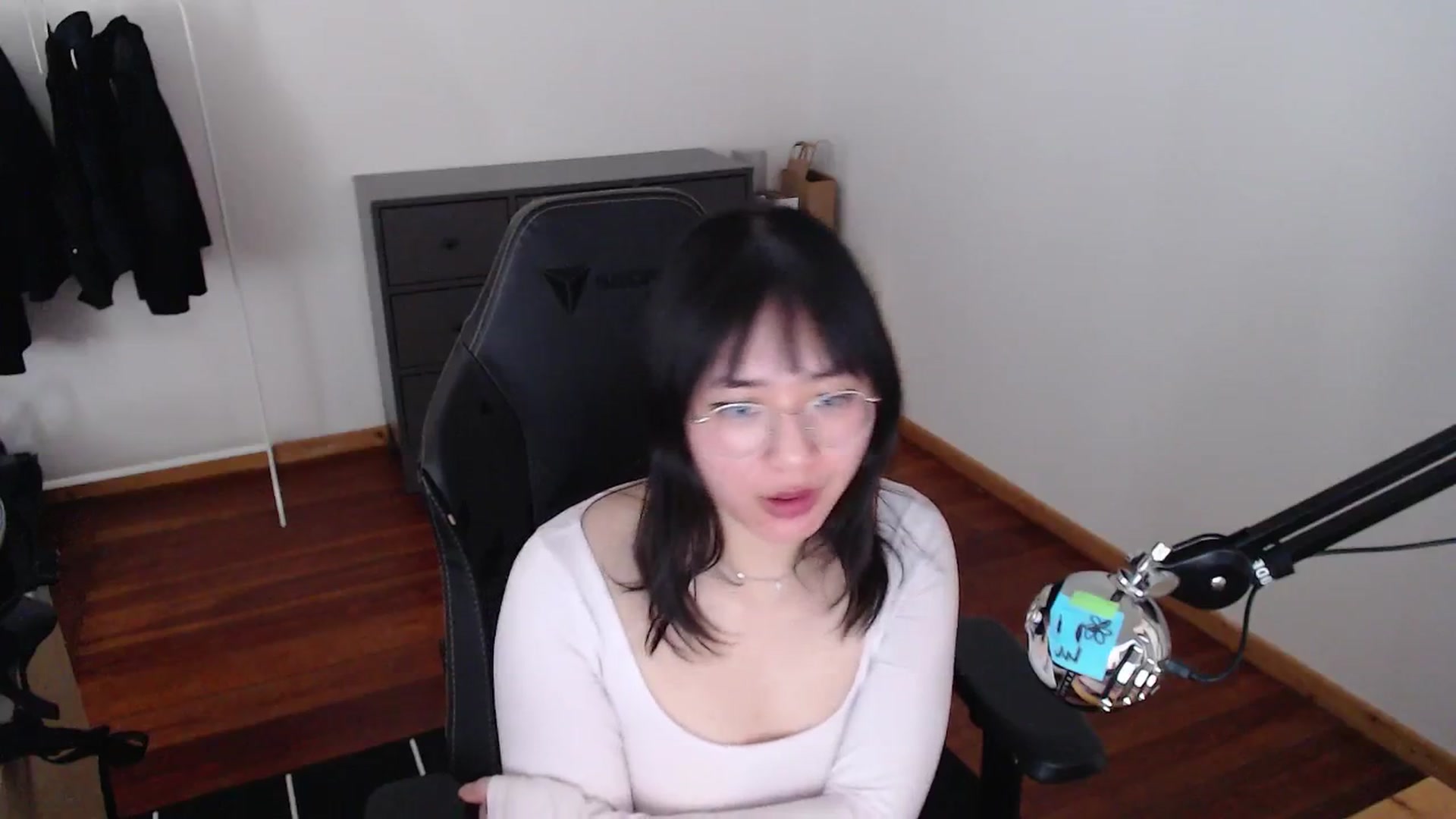 Gallery image thumbnail from n435899's myfreecams stream on, 04/27/2024, 14:26 image 19 of 20