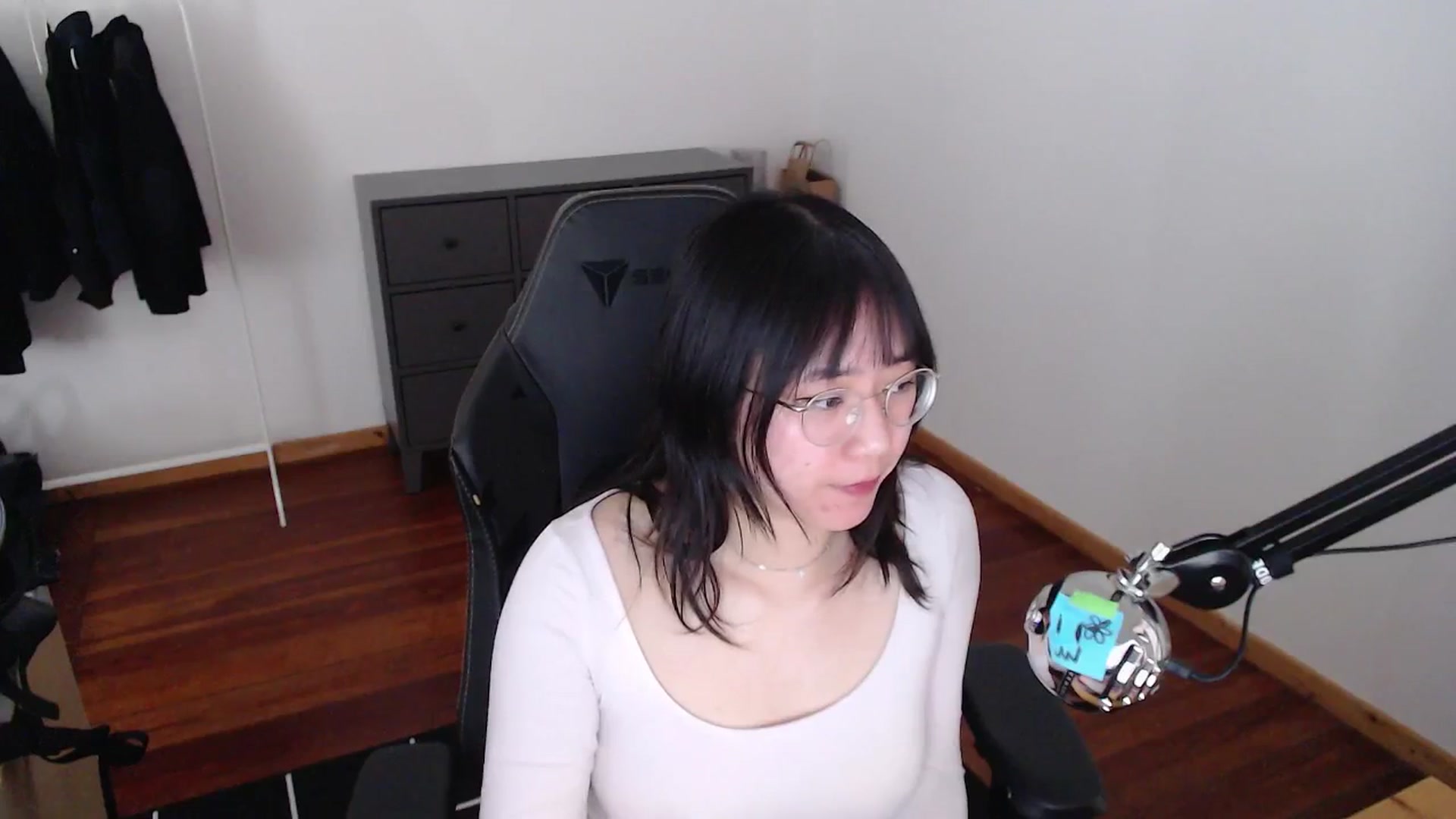 Gallery image thumbnail from n435899's myfreecams stream on, 04/27/2024, 14:26 image 15 of 20