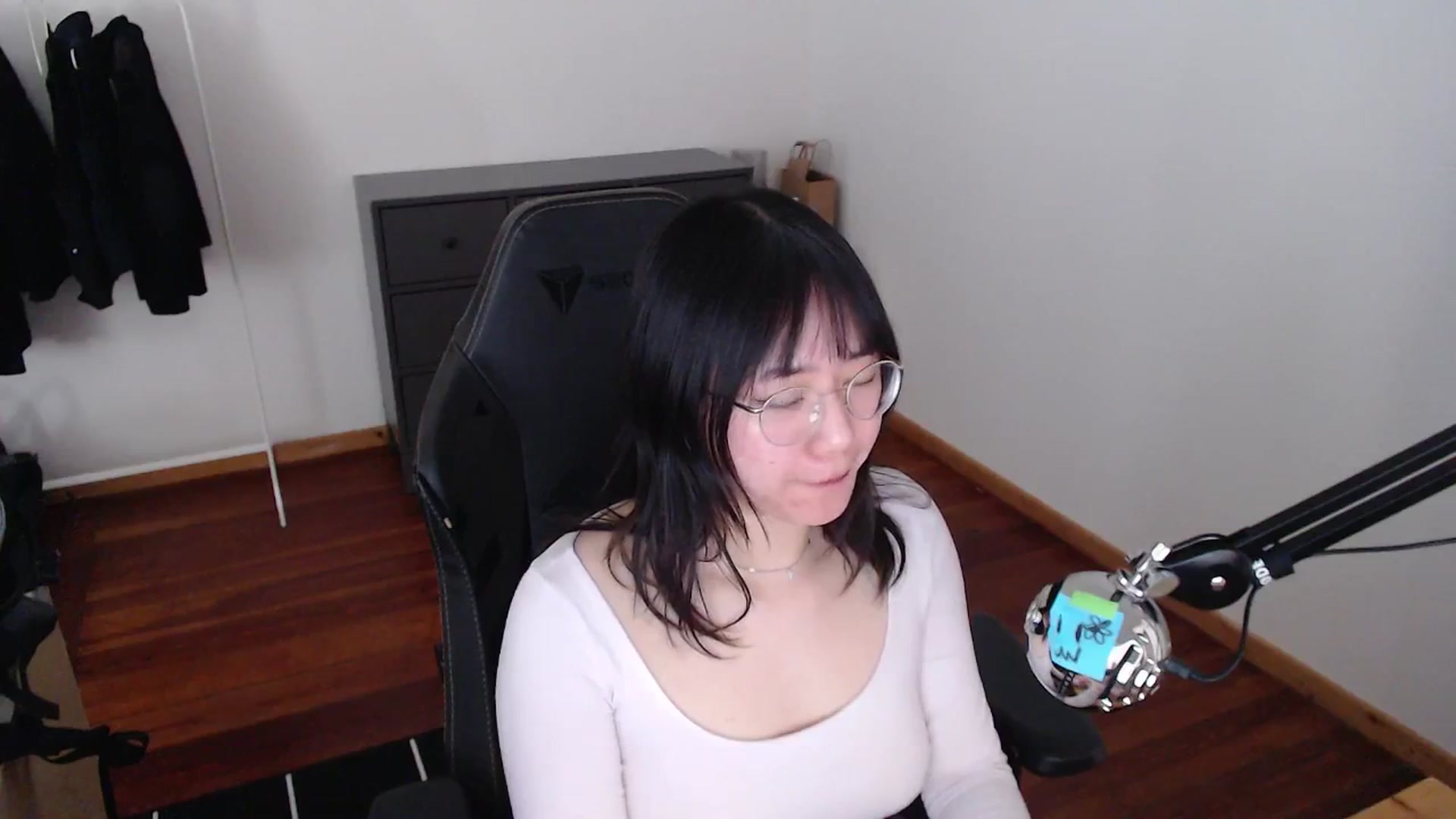 Gallery image thumbnail from n435899's myfreecams stream on, 04/27/2024, 14:26 image 17 of 20