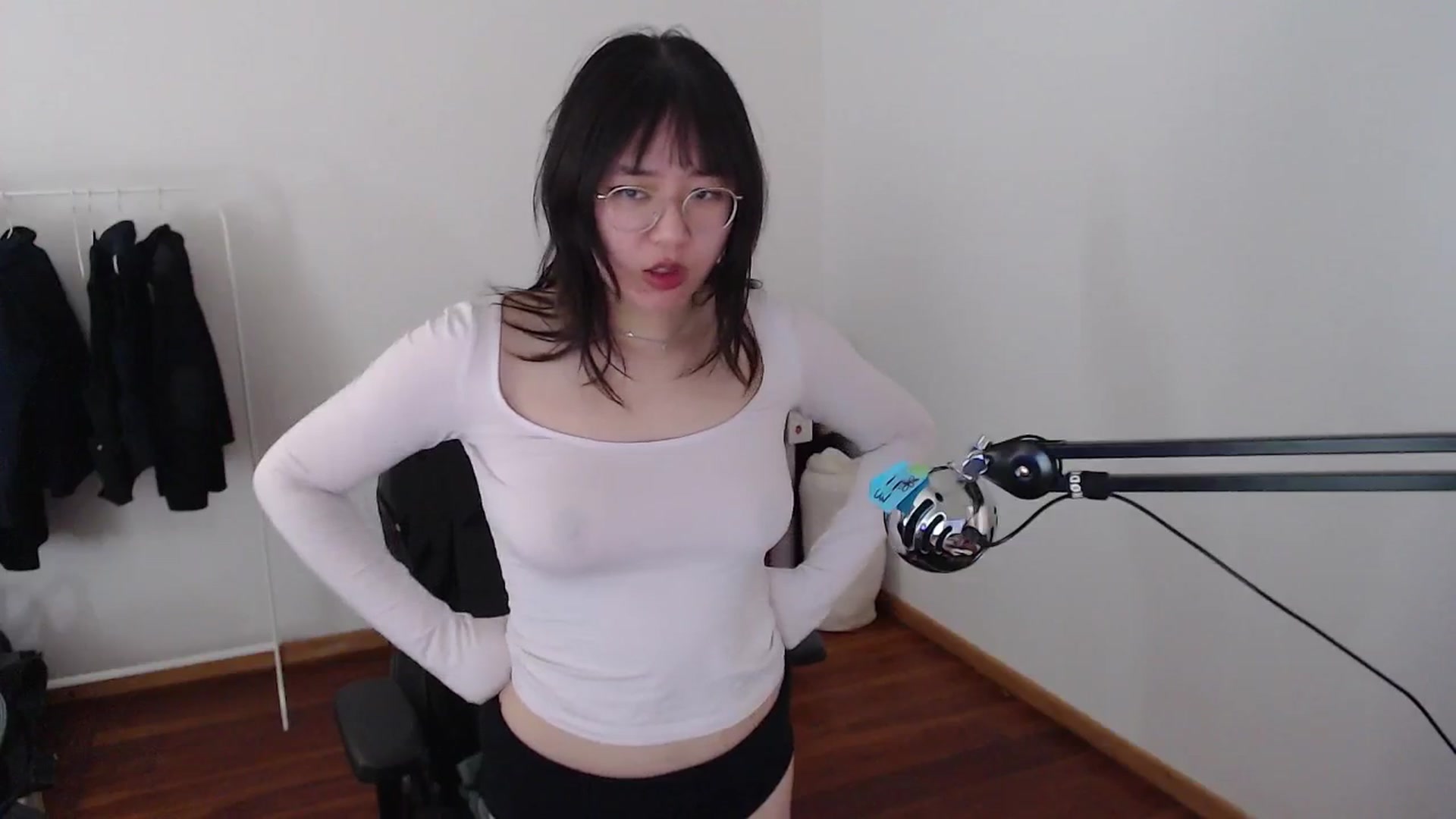Gallery image thumbnail from n435899's myfreecams stream on, 04/27/2024, 14:26 image 12 of 20