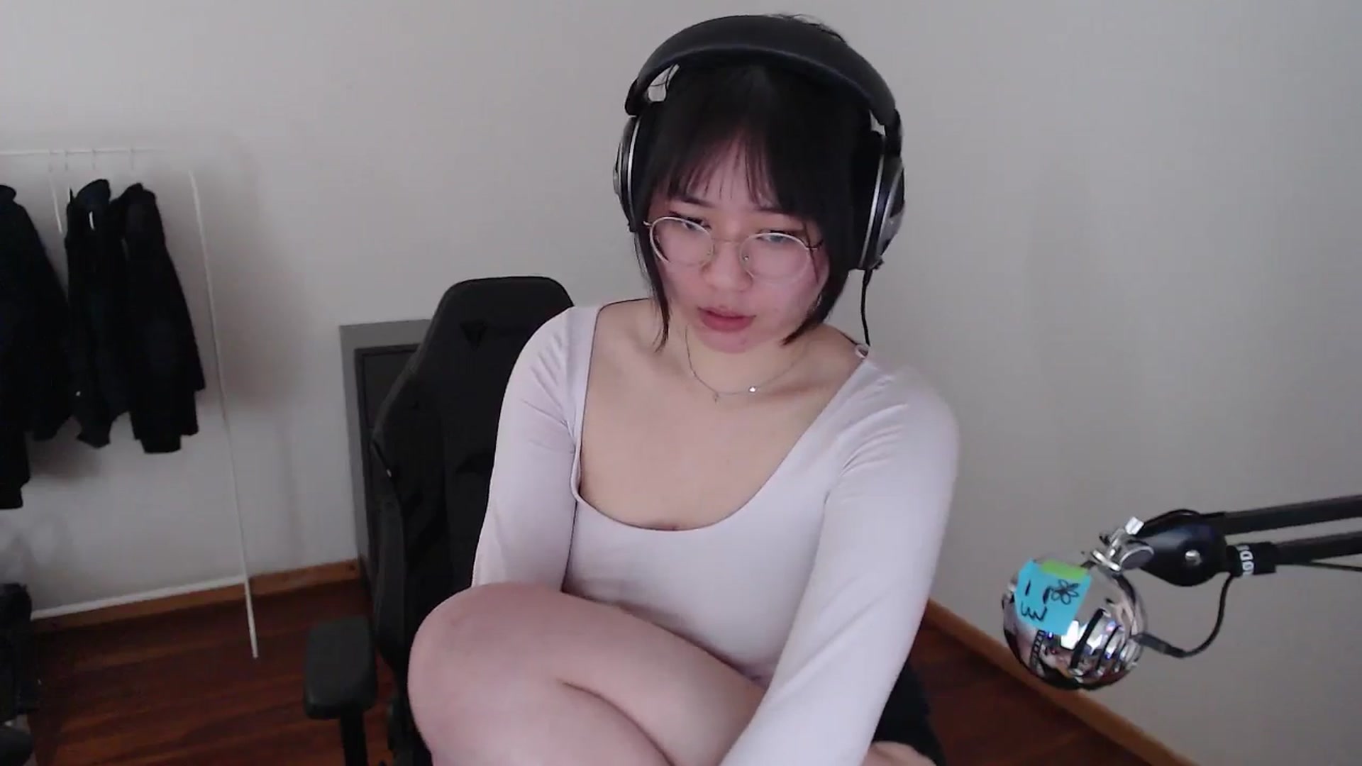 Gallery image thumbnail from n435899's myfreecams stream on, 04/27/2024, 14:26 image 3 of 20