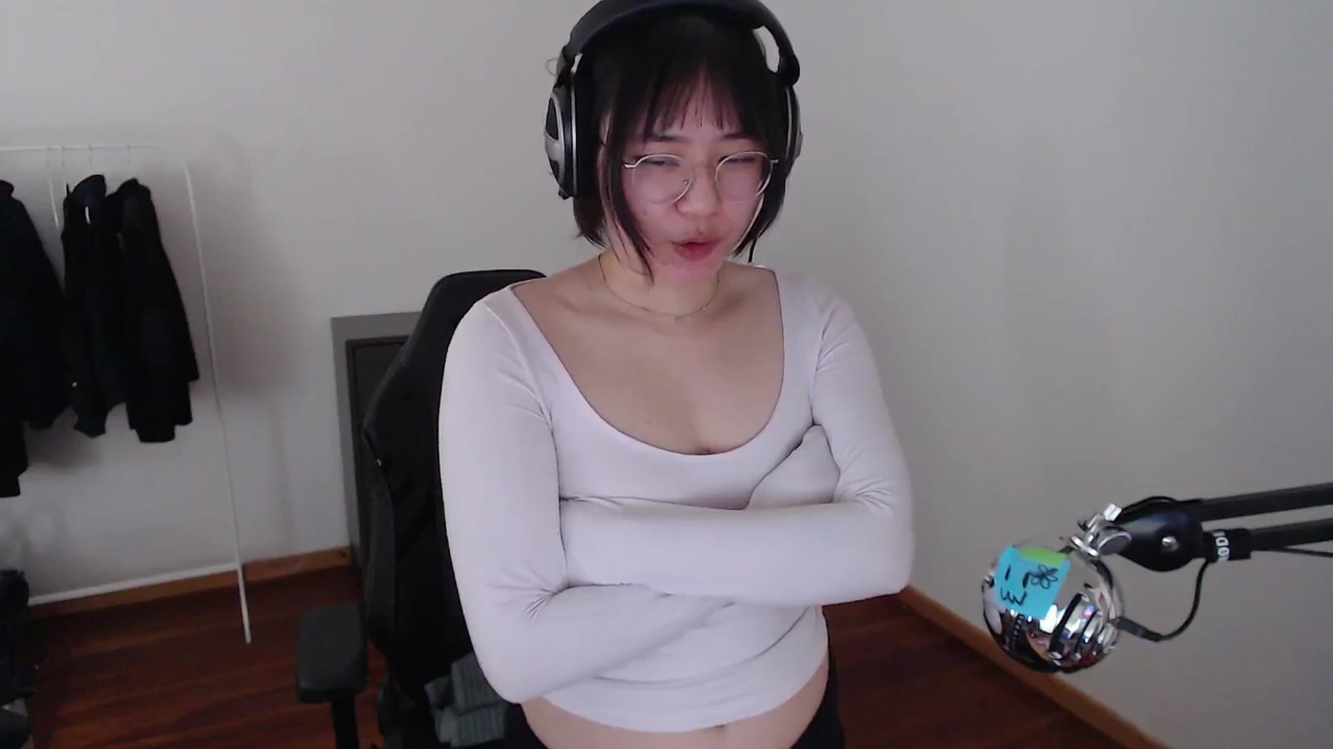 Gallery image thumbnail from n435899's myfreecams stream on, 04/27/2024, 14:26 image 4 of 20