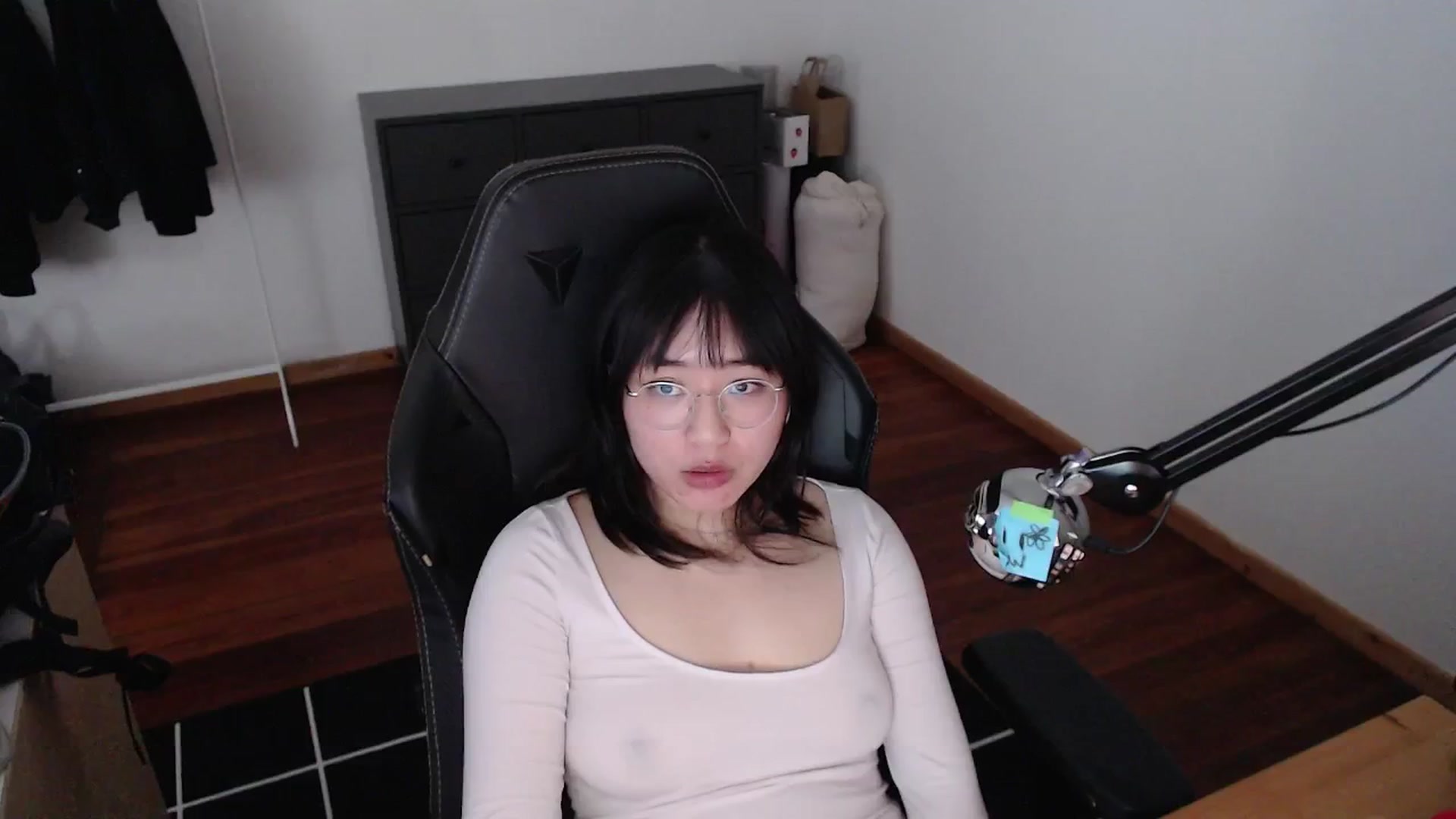 Gallery image thumbnail from n435899's myfreecams stream on, 04/27/2024, 16:22 image 1 of 20
