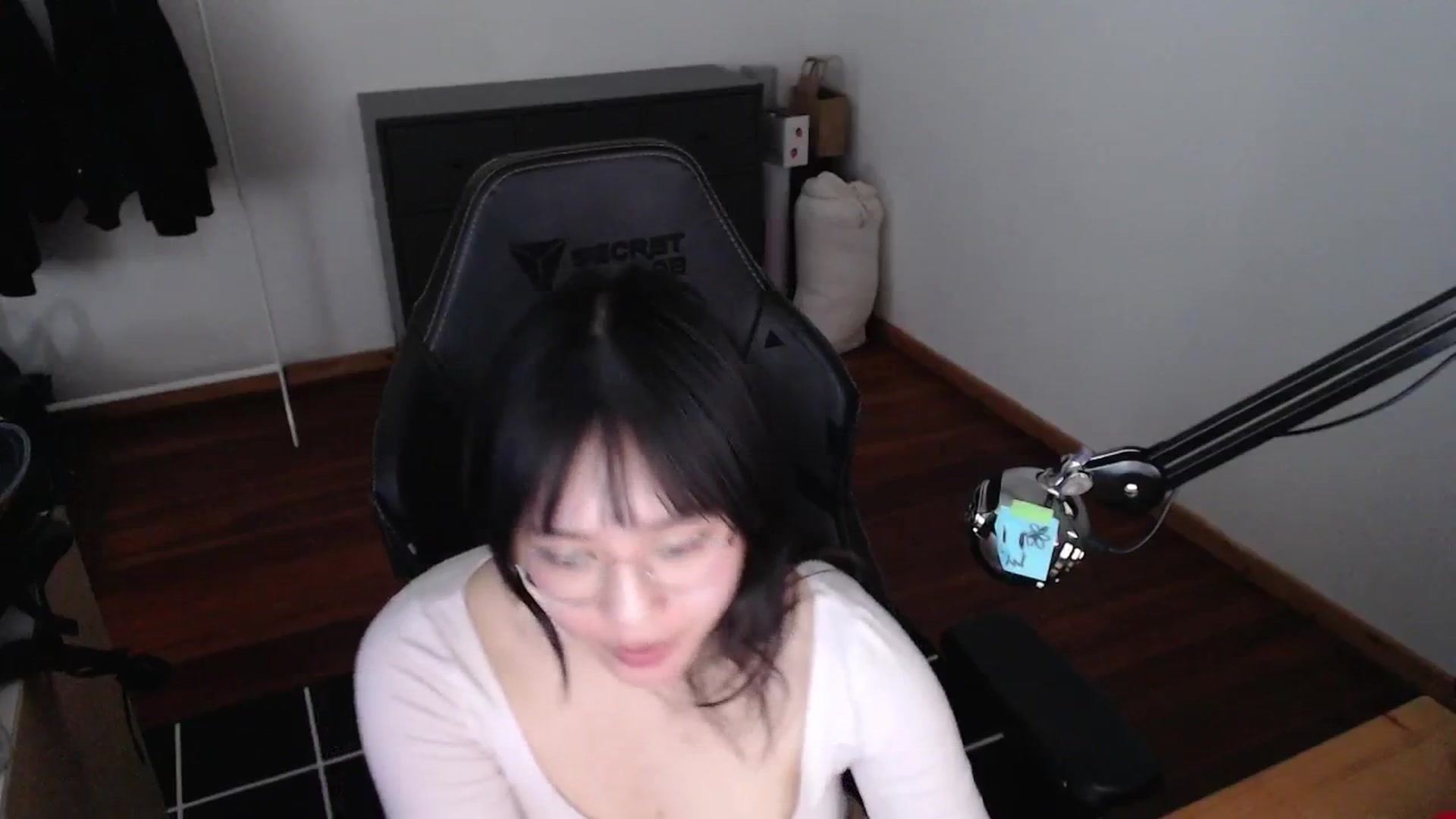 Gallery image thumbnail from n435899's myfreecams stream on, 04/27/2024, 16:22 image 3 of 20