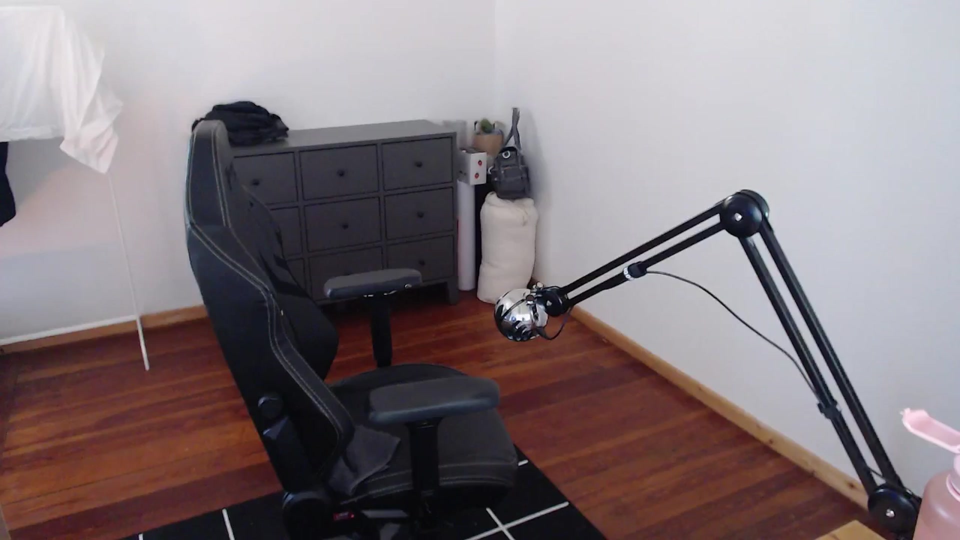 Gallery image thumbnail from n435899's myfreecams stream on, 05/13/2024, 12:20 image 11 of 20