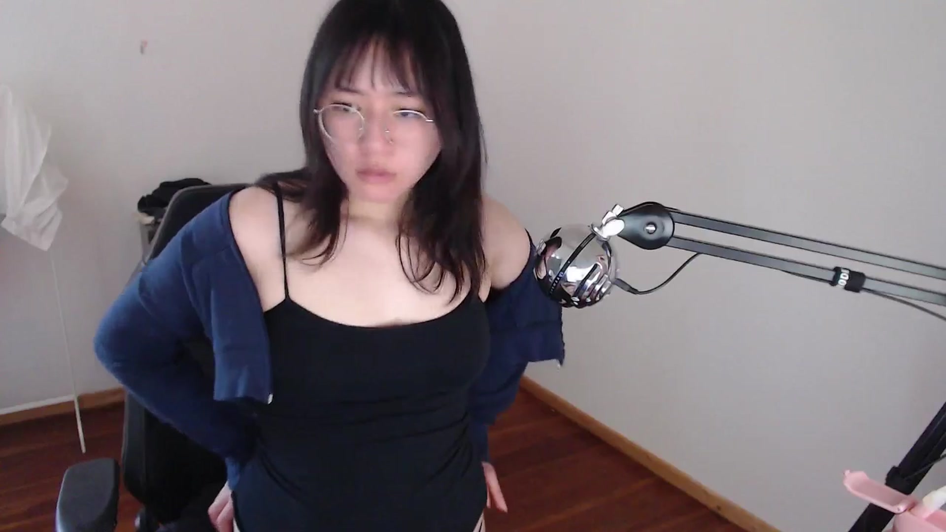 Gallery image thumbnail from n435899's myfreecams stream on, 05/13/2024, 12:20 image 4 of 20