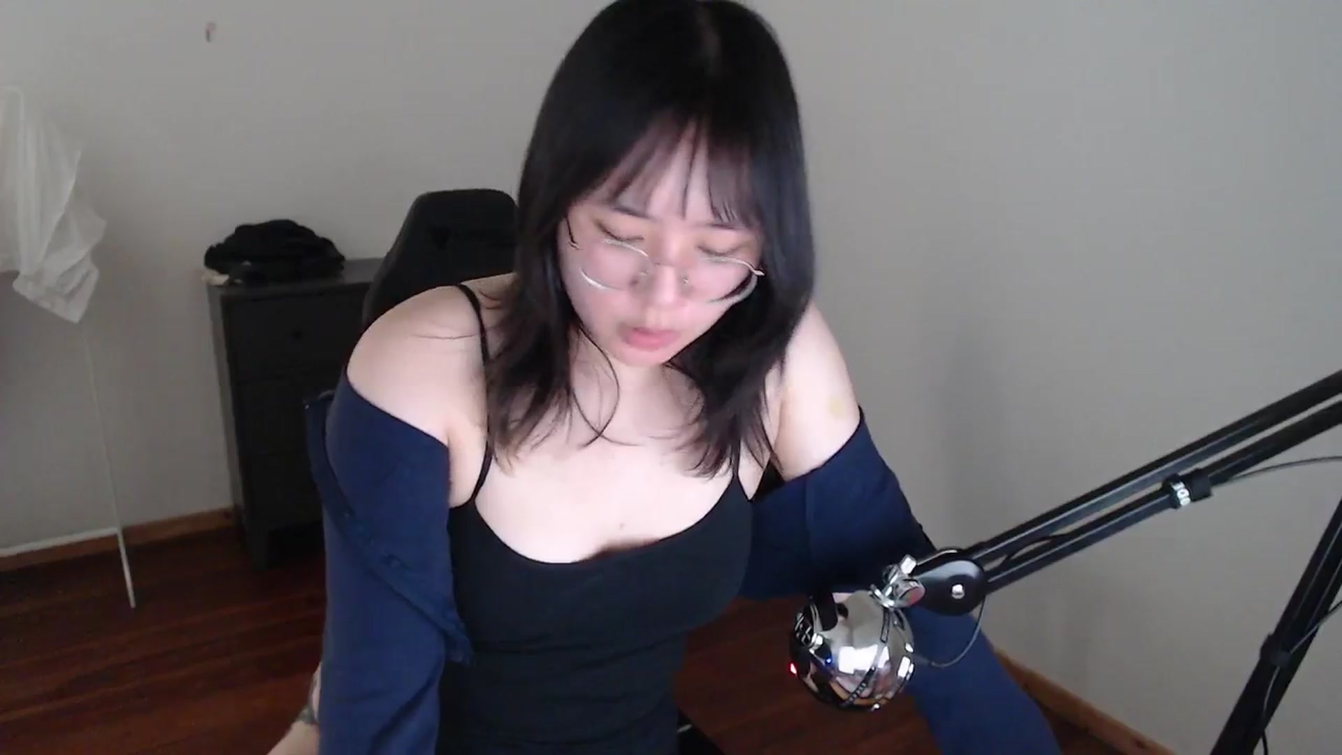 Gallery image thumbnail from n435899's myfreecams stream on, 05/13/2024, 14:46 image 11 of 20