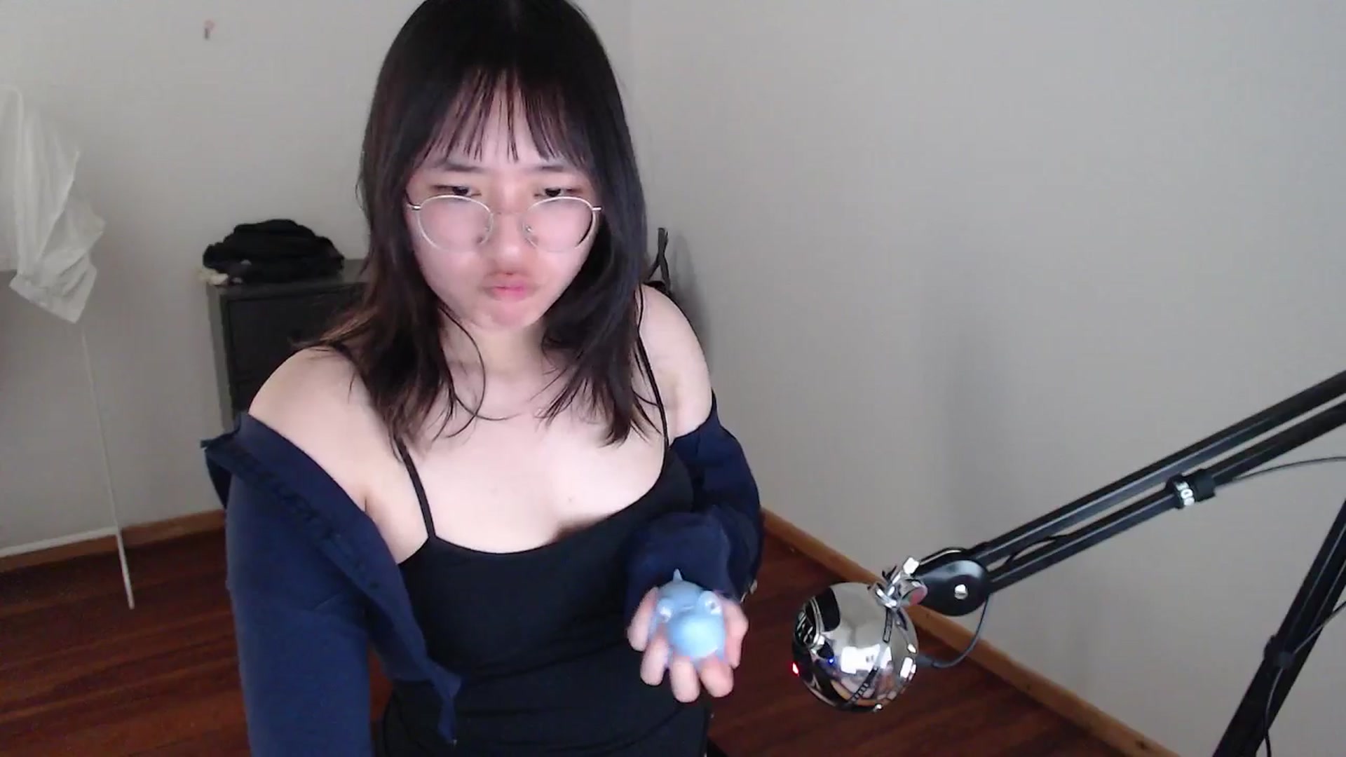 Gallery image thumbnail from n435899's myfreecams stream on, 05/13/2024, 14:46 image 10 of 20