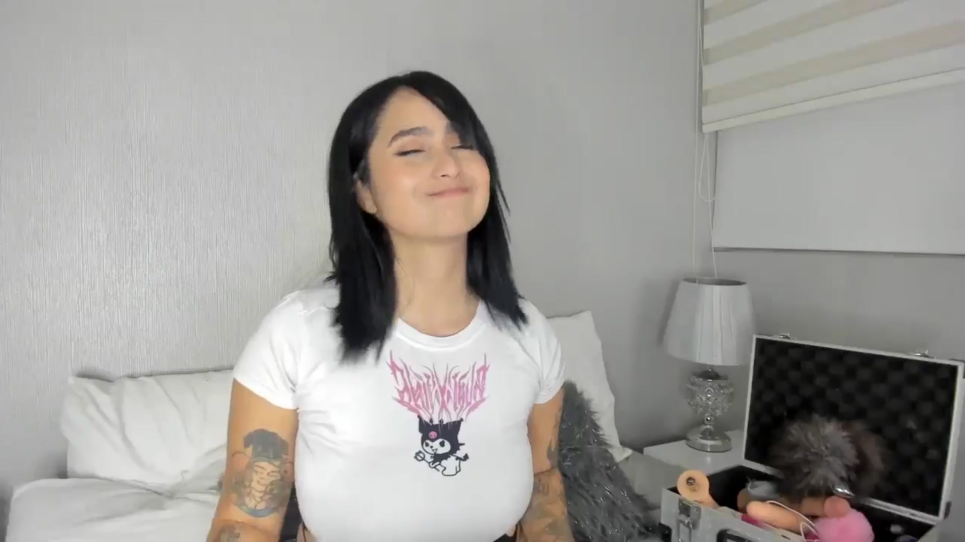 Gallery image thumbnail from naniicute's myfreecams stream on, 05/27/2024, 01:32 image 14 of 20