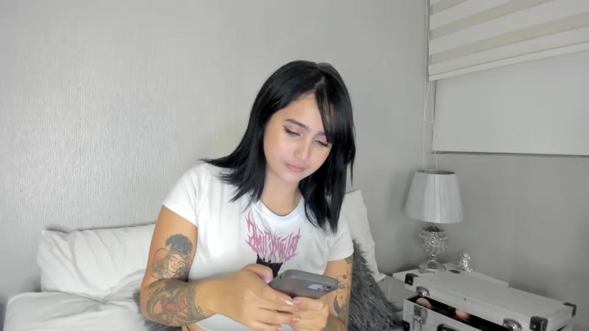 Gallery image thumbnail from naniicute's myfreecams stream on, 05/27/2024, 01:32 image 18 of 20