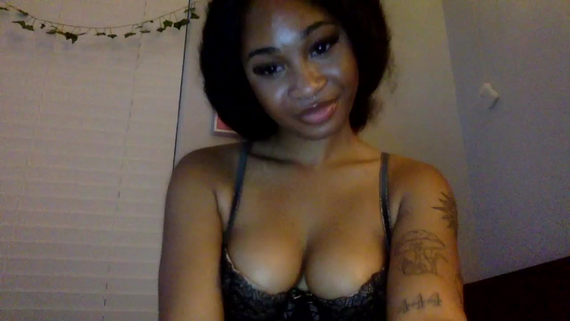 Gallery image thumbnail from nastyneri's myfreecams stream on, 03/26/2025, 08:34 image 17 of 20
