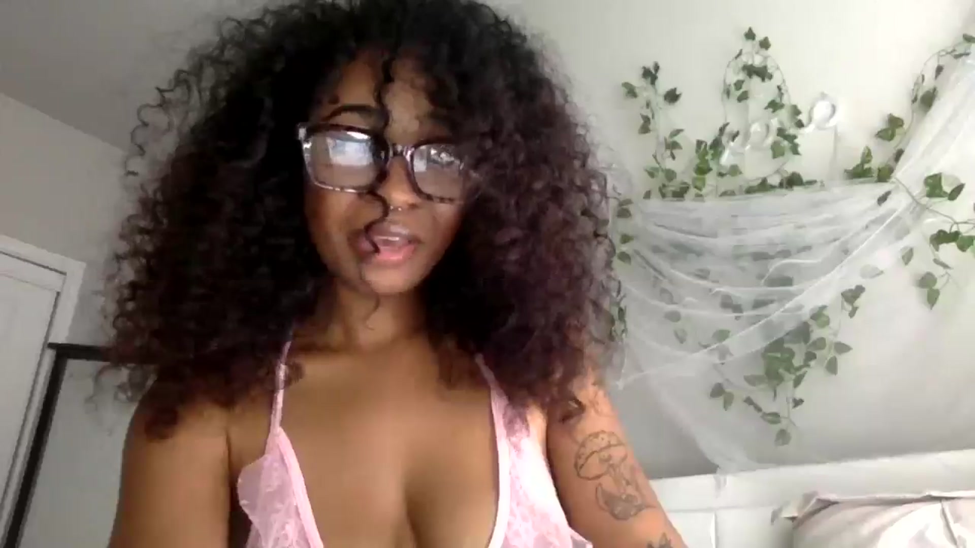 Gallery image thumbnail from nastyneri's myfreecams stream on, 05/08/2025, 18:18 image 17 of 20