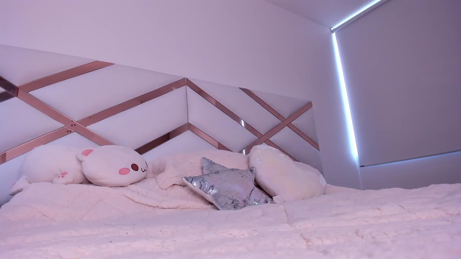 Gallery image thumbnail from naty_natasha's myfreecams stream on, 06/14/2023, 21:45 image 15 of 20