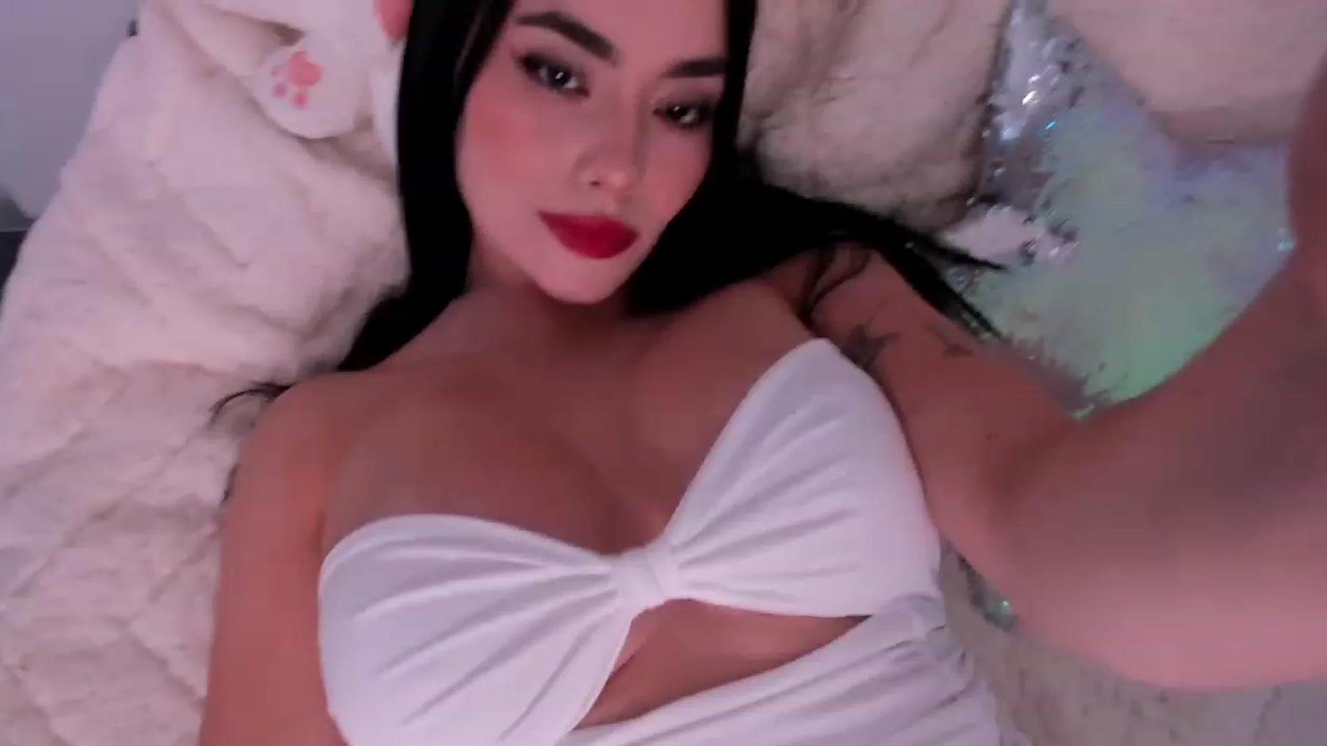 Gallery image thumbnail from naty_natasha's myfreecams stream on, 06/14/2023, 21:45 image 8 of 20
