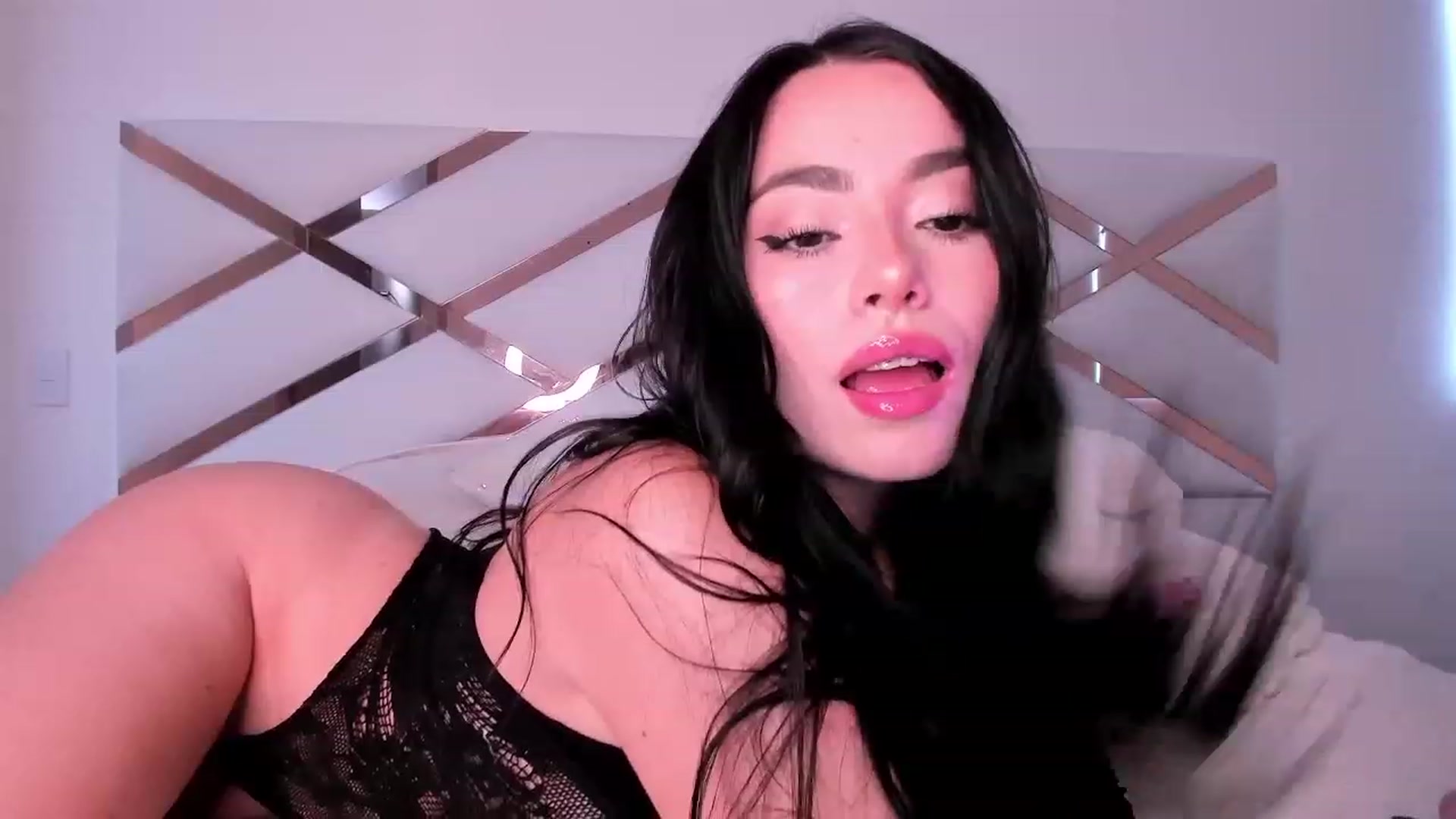 Gallery image thumbnail from naty_natasha's myfreecams stream on, 06/16/2023, 21:43 image 14 of 20