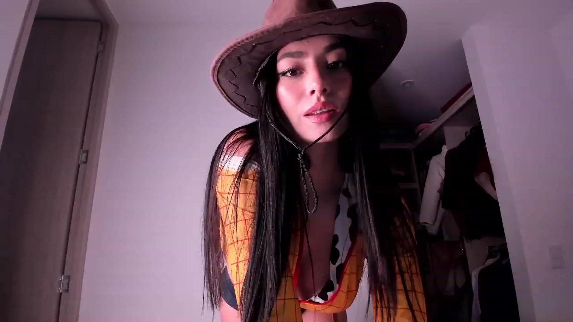 Gallery image thumbnail from naty_natasha's myfreecams stream on, 06/21/2023, 04:15 image 2 of 20