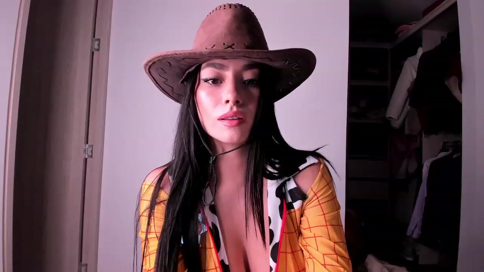 Gallery image thumbnail from naty_natasha's myfreecams stream on, 06/21/2023, 04:15 image 16 of 20