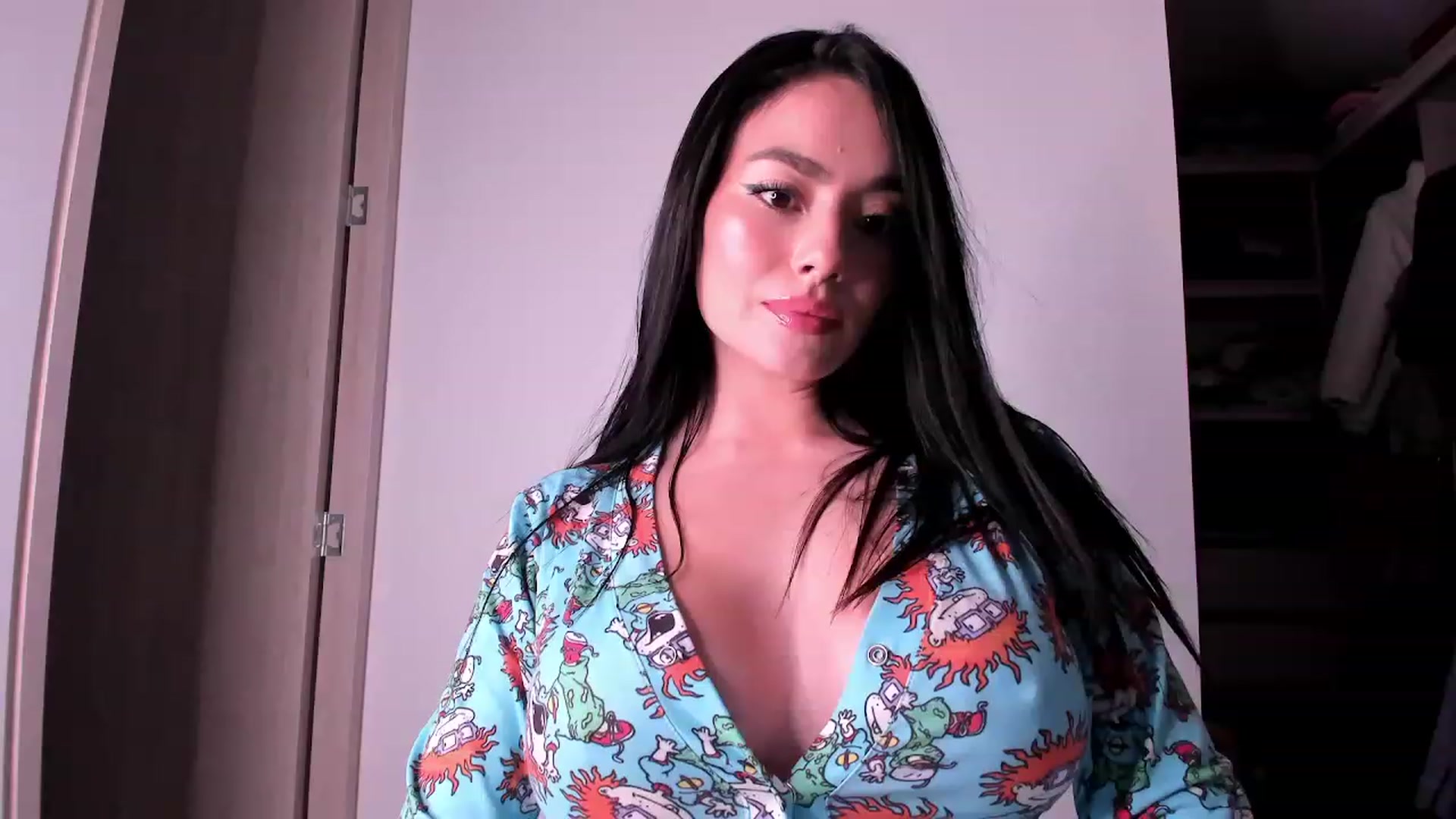 Gallery image thumbnail from naty_natasha's myfreecams stream on, 06/21/2023, 07:08 image 15 of 20