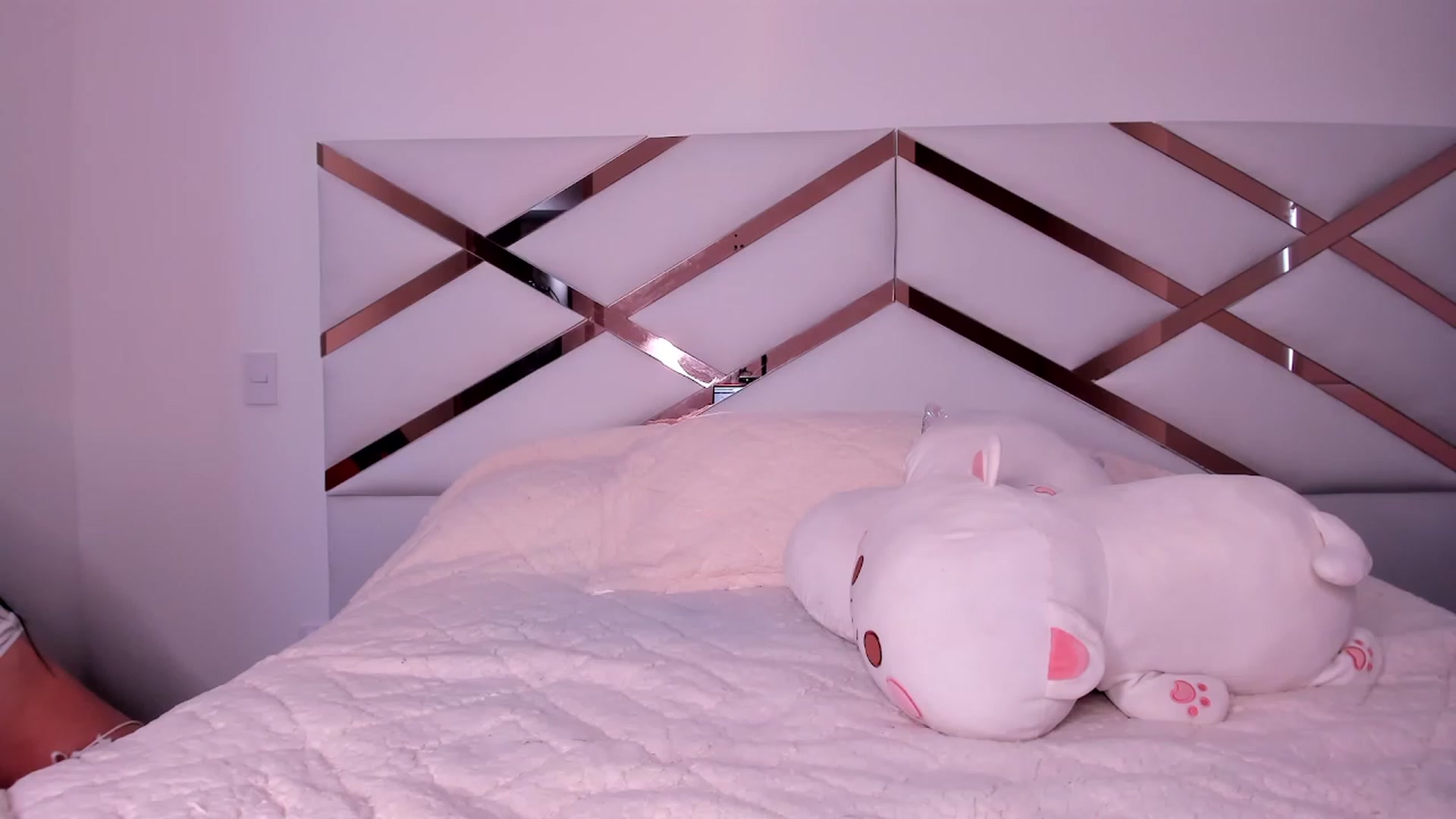 Gallery image thumbnail from naty_natasha's myfreecams stream on, 06/21/2023, 21:57 image 14 of 20