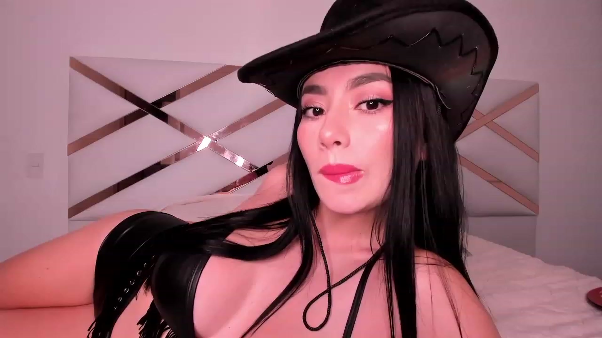 Gallery image thumbnail from naty_natasha's myfreecams stream on, 06/29/2023, 05:56 image 8 of 20