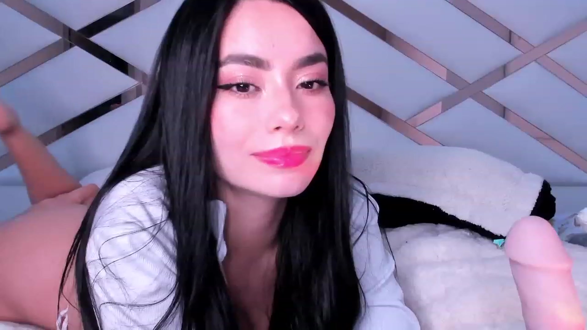 Gallery image thumbnail from naty_natasha's myfreecams stream on, 07/05/2023, 06:44 image 5 of 20