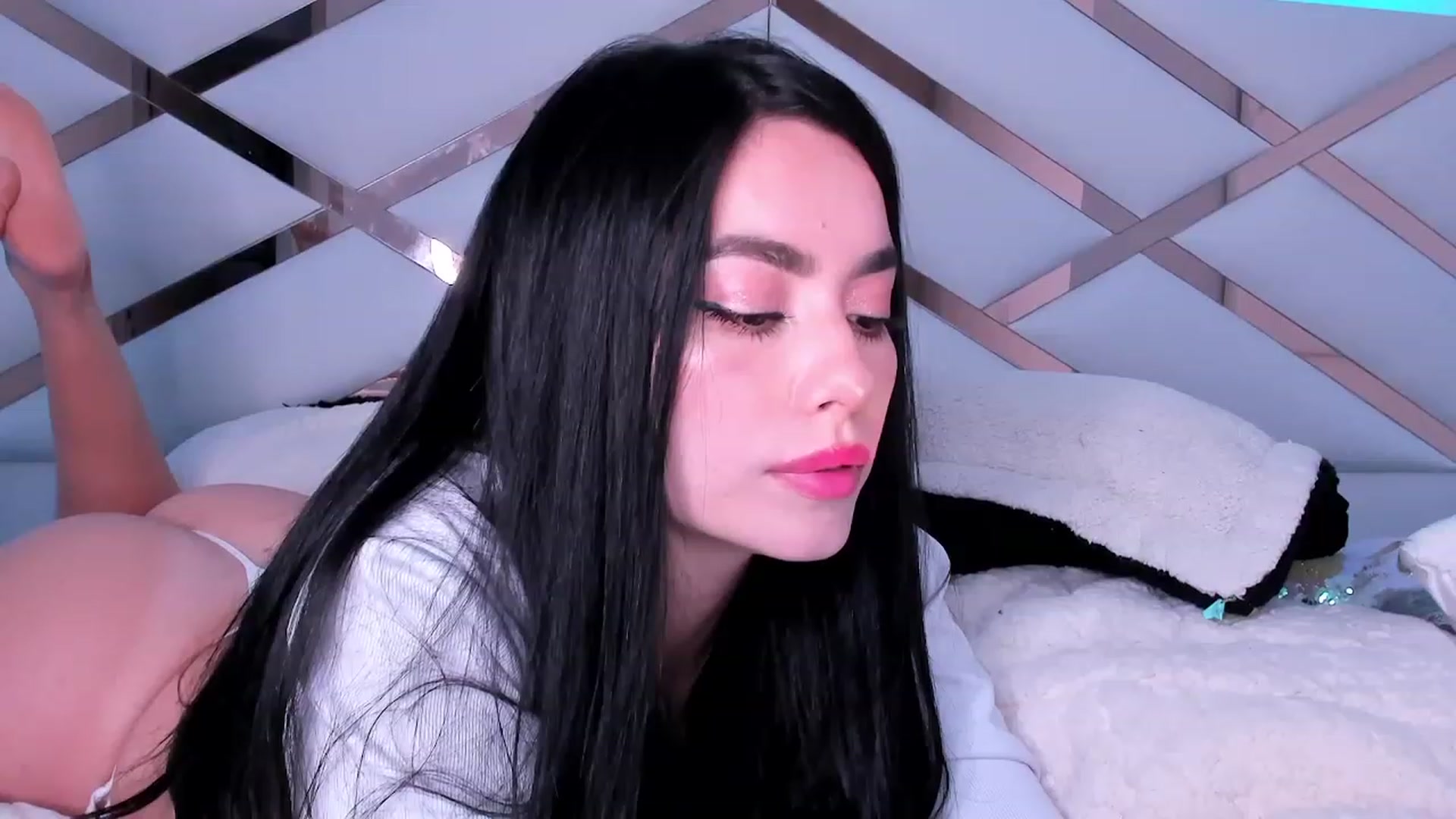 Gallery image thumbnail from naty_natasha's myfreecams stream on, 07/05/2023, 06:44 image 10 of 20