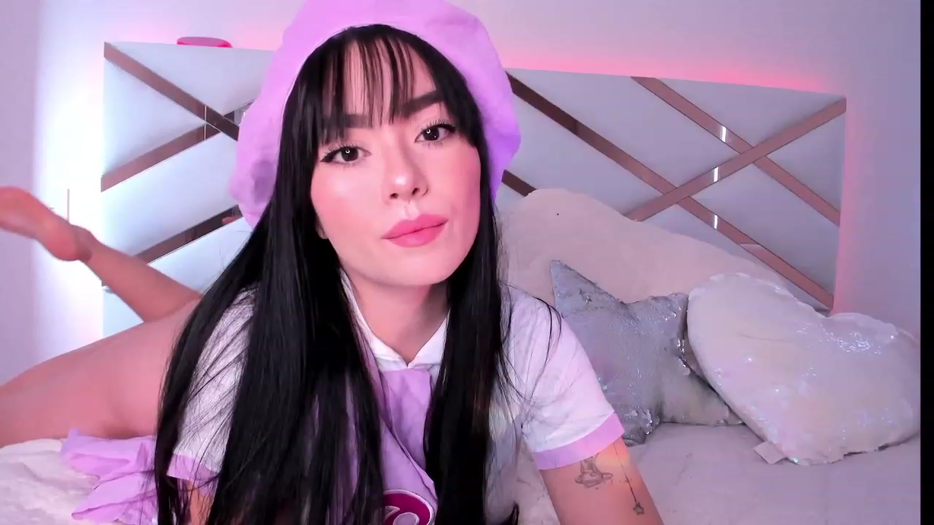 Gallery image thumbnail from naty_natasha's myfreecams stream on, 08/09/2023, 21:13 image 5 of 20