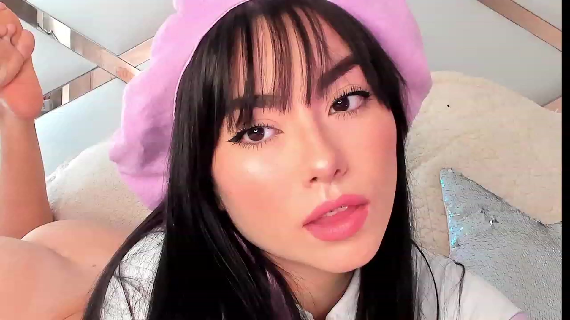 Gallery image thumbnail from naty_natasha's myfreecams stream on, 08/09/2023, 21:40 image 1 of 20