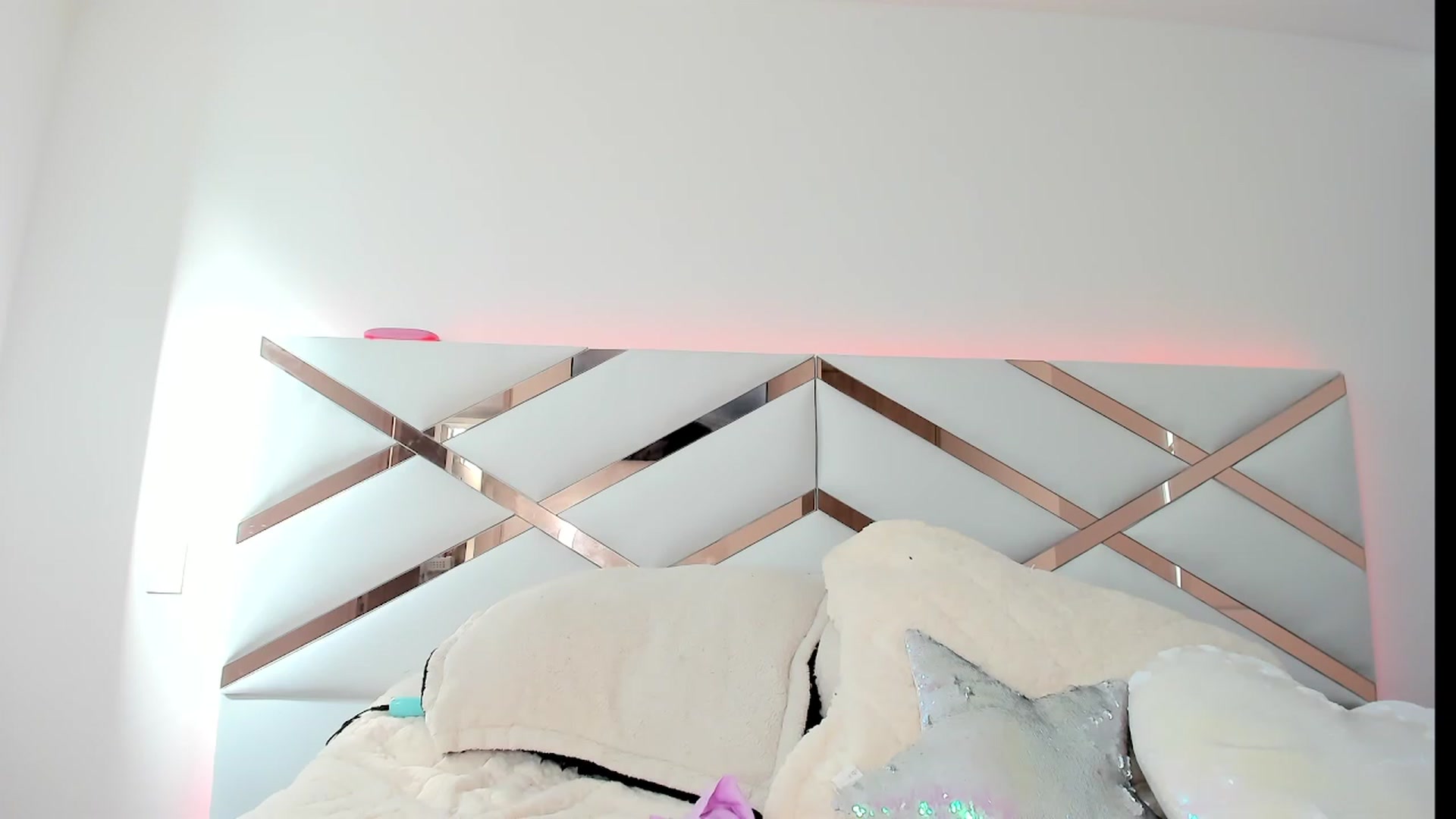 Gallery image thumbnail from naty_natasha's myfreecams stream on, 08/09/2023, 21:40 image 6 of 20