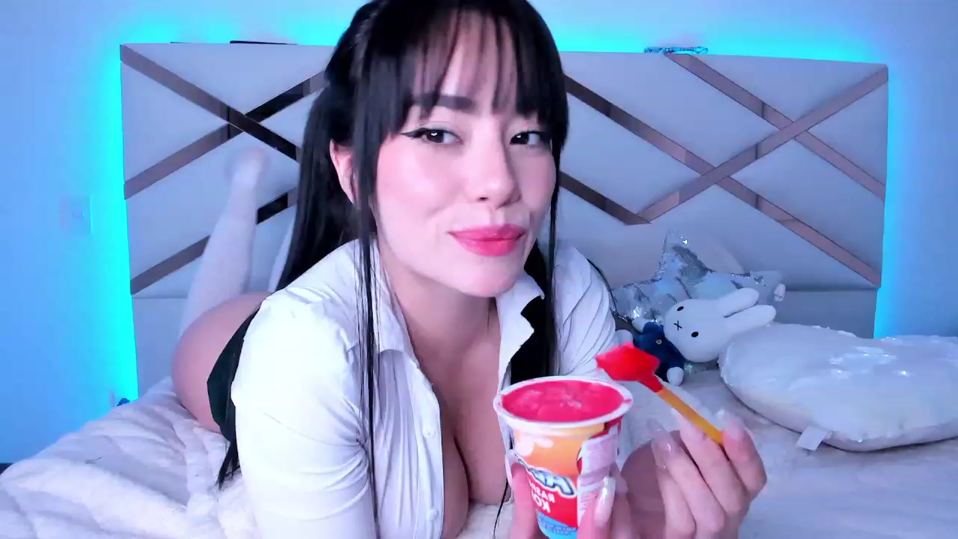 Gallery image thumbnail from naty_natasha's myfreecams stream on, 08/14/2023, 04:22 image 17 of 20