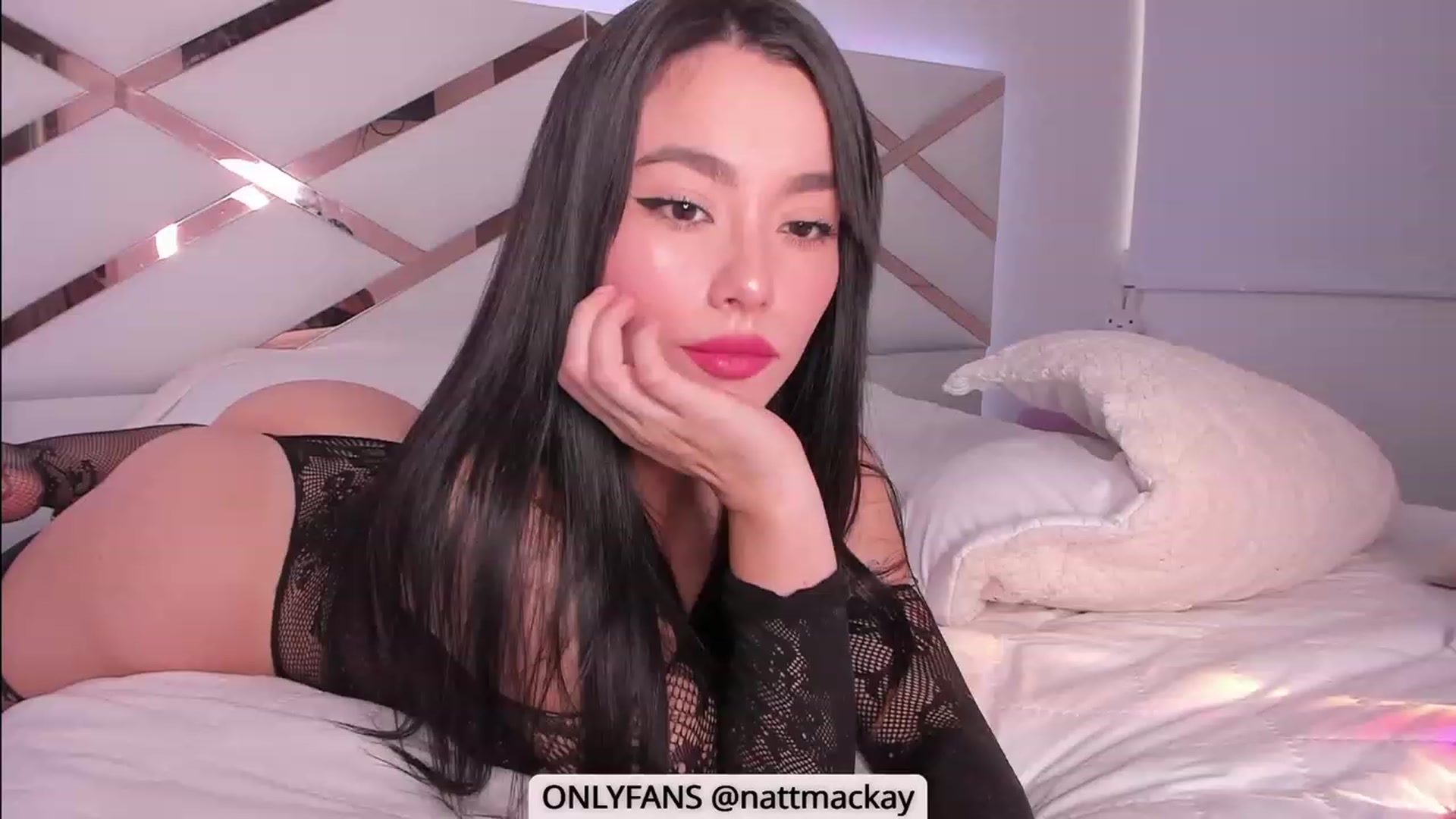 Gallery image thumbnail from naty_natasha's myfreecams stream on, 10/23/2023, 22:37 image 3 of 20