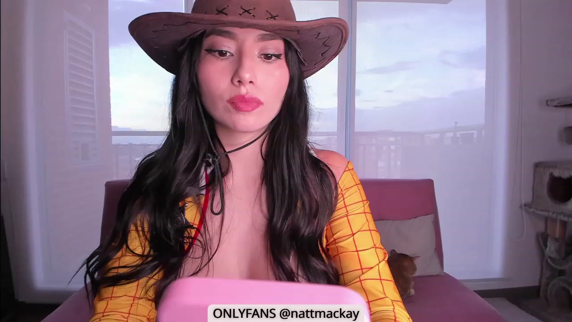 Gallery image thumbnail from naty_natasha's myfreecams stream on, 10/30/2023, 23:00 image 3 of 20