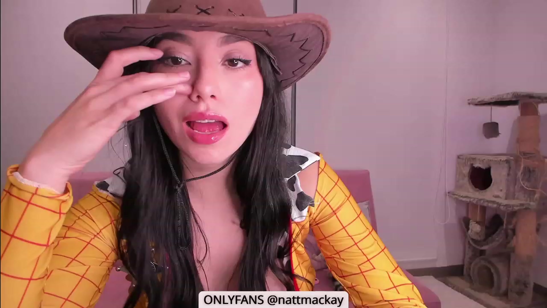 Gallery image thumbnail from naty_natasha's myfreecams stream on, 10/30/2023, 23:57 image 3 of 20