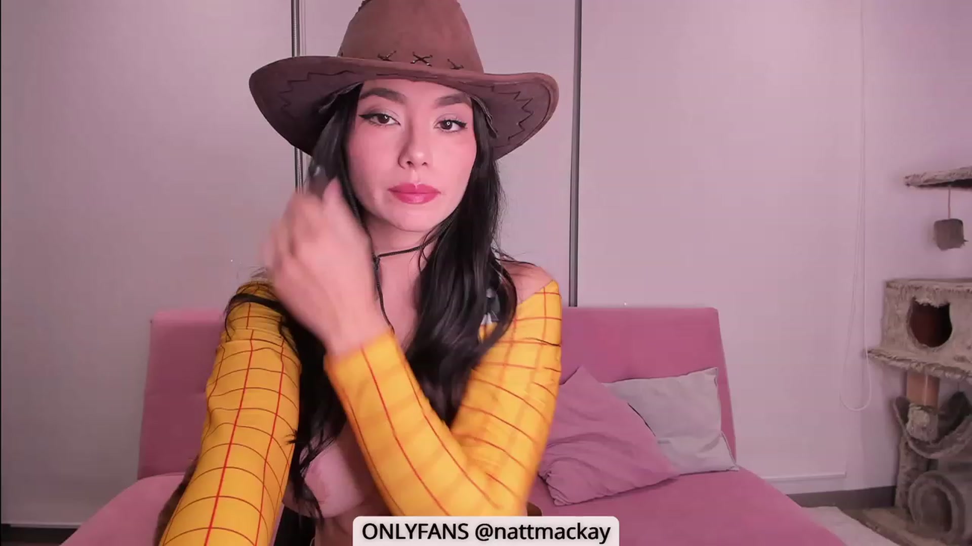 Gallery image thumbnail from naty_natasha's myfreecams stream on, 10/30/2023, 23:57 image 20 of 20