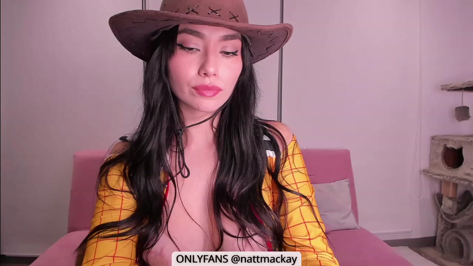 Gallery image thumbnail from naty_natasha's myfreecams stream on, 10/30/2023, 23:57 image 19 of 20