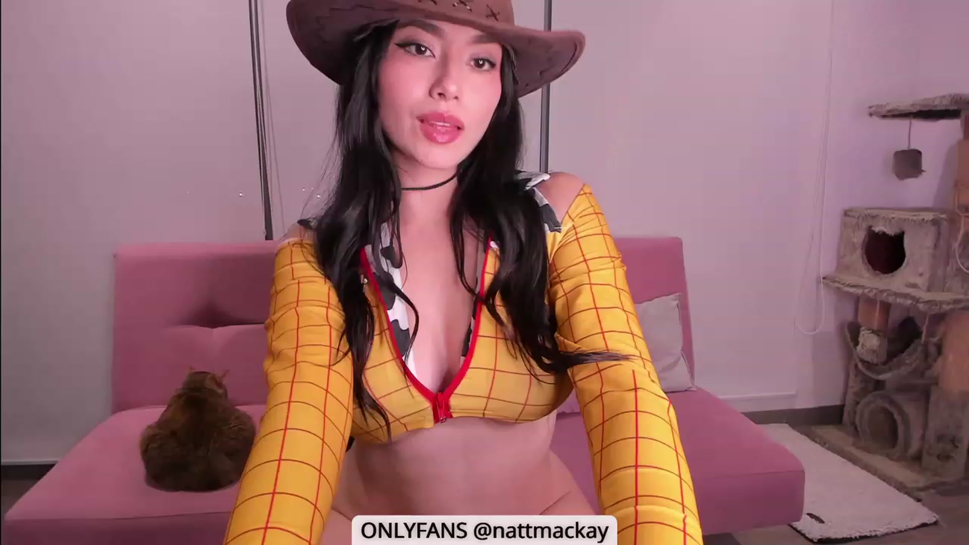 Gallery image thumbnail from naty_natasha's myfreecams stream on, 10/30/2023, 23:57 image 7 of 20