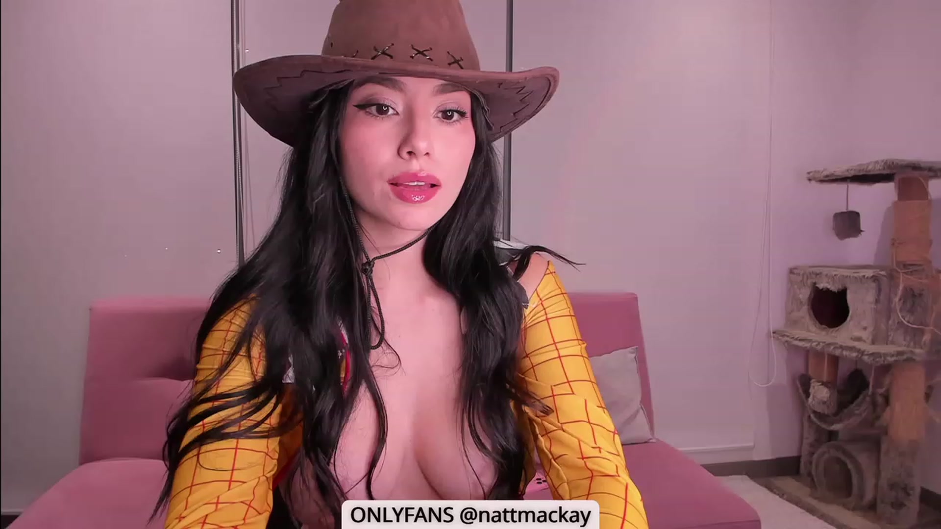 Gallery image thumbnail from naty_natasha's myfreecams stream on, 10/30/2023, 23:57 image 1 of 20